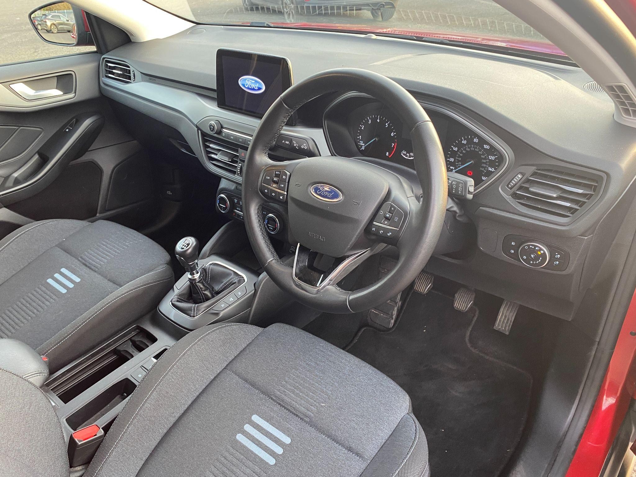 Ford Focus Image 12