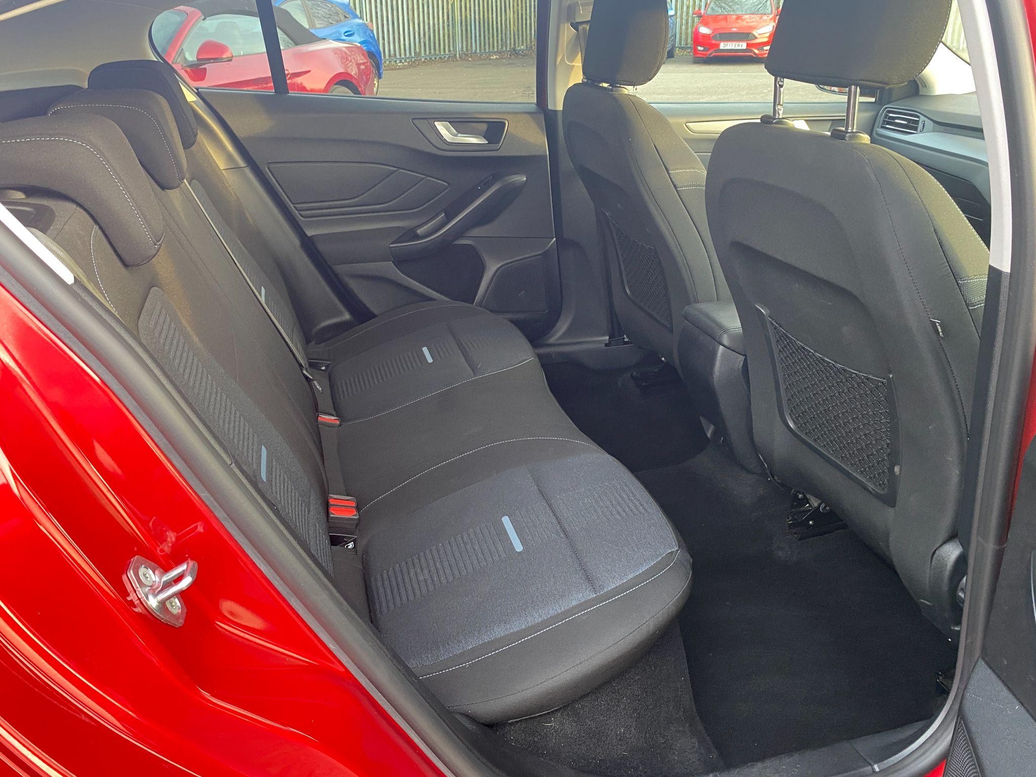 Ford Focus Image 14