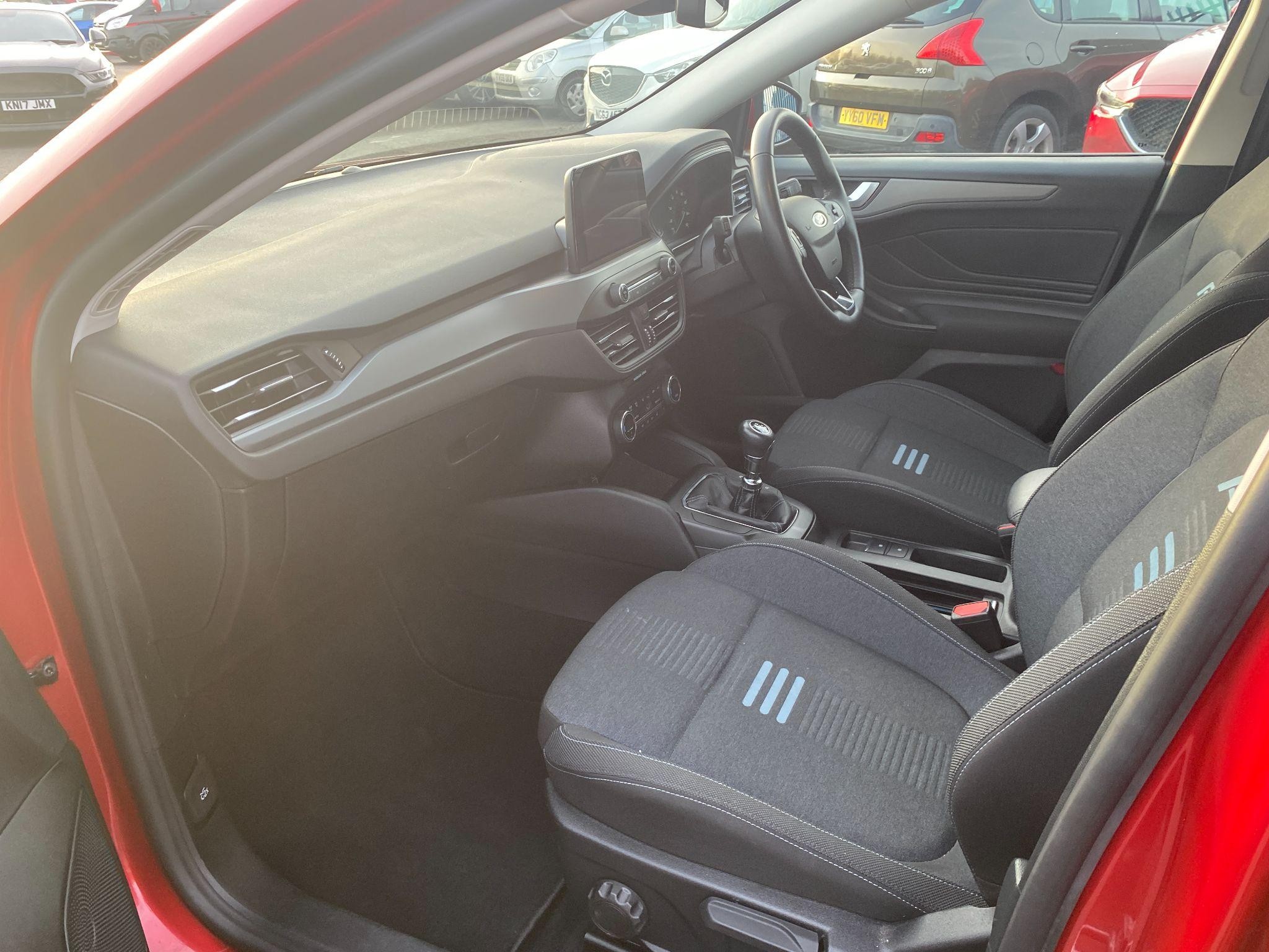 Ford Focus Image 16