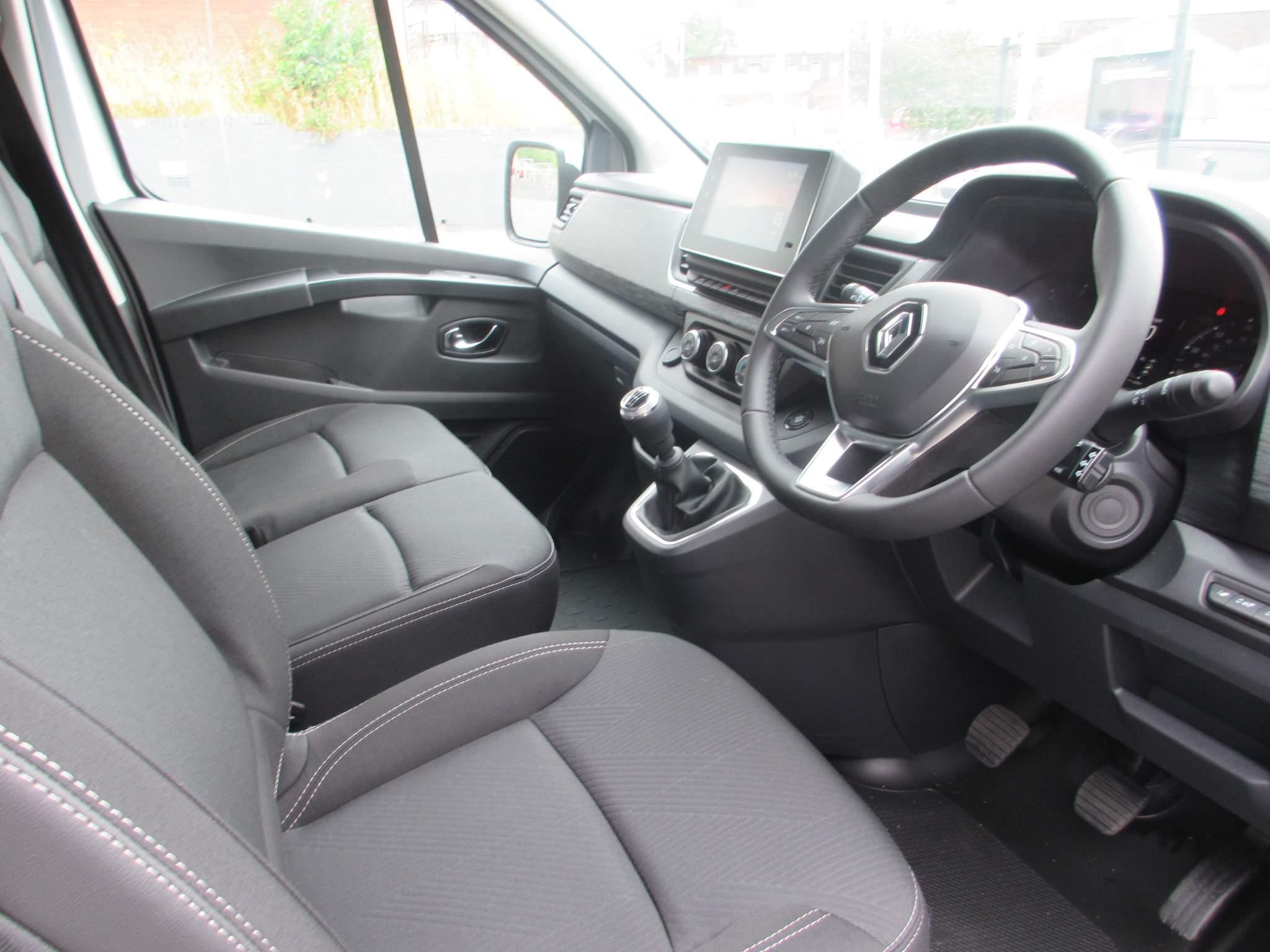 Renault Trafic Image 12