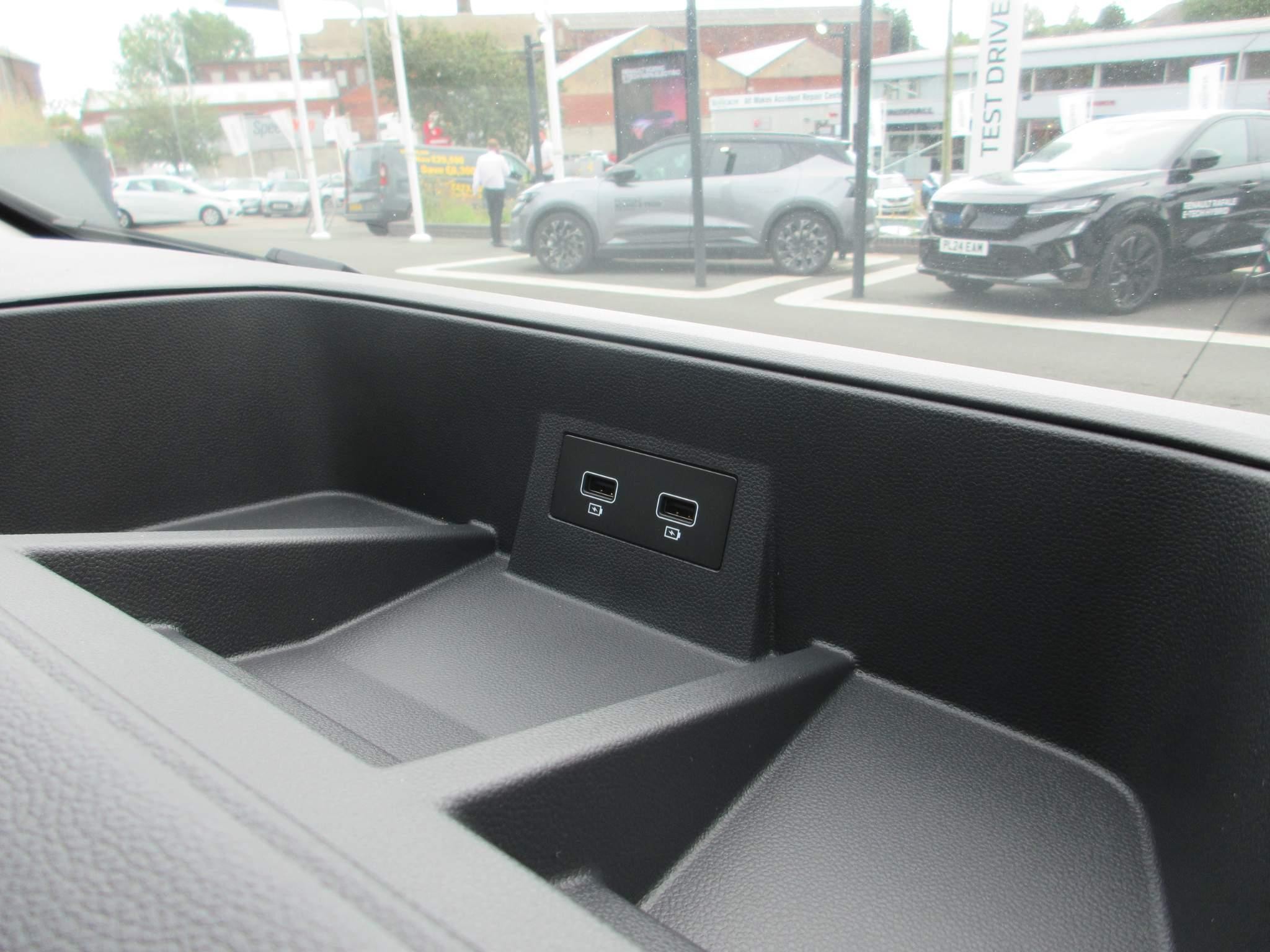 Renault Trafic Image 17