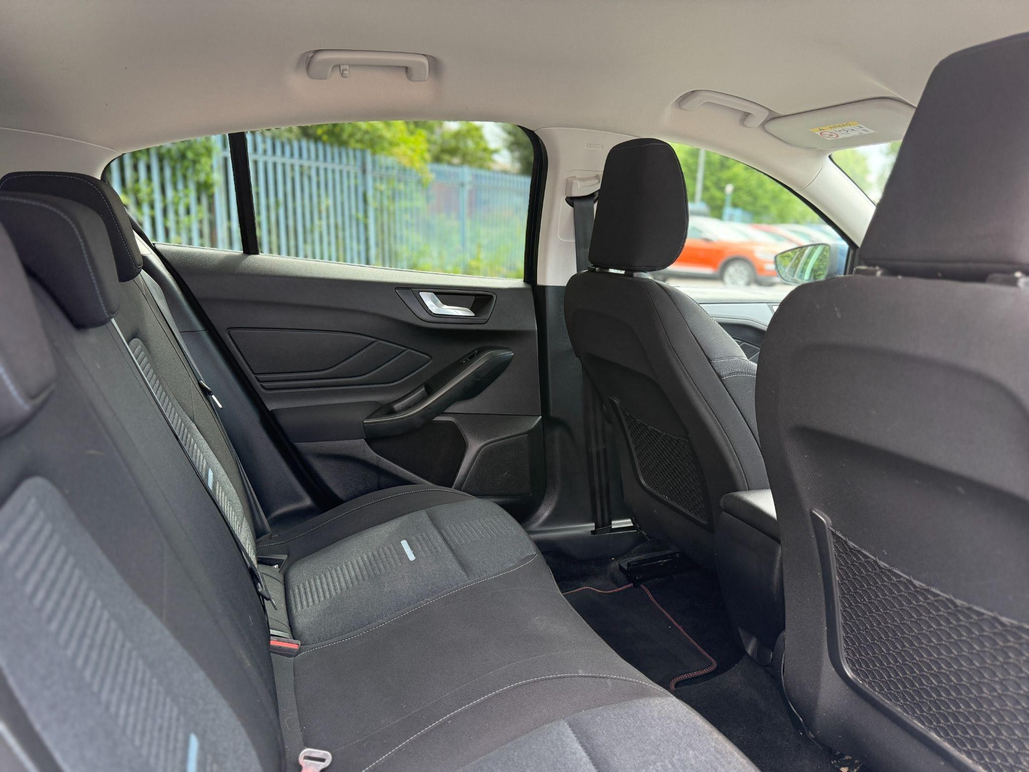 Ford Focus Image 15