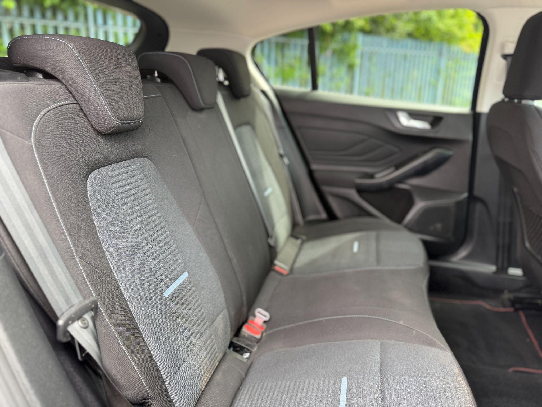 Ford Focus Image 16