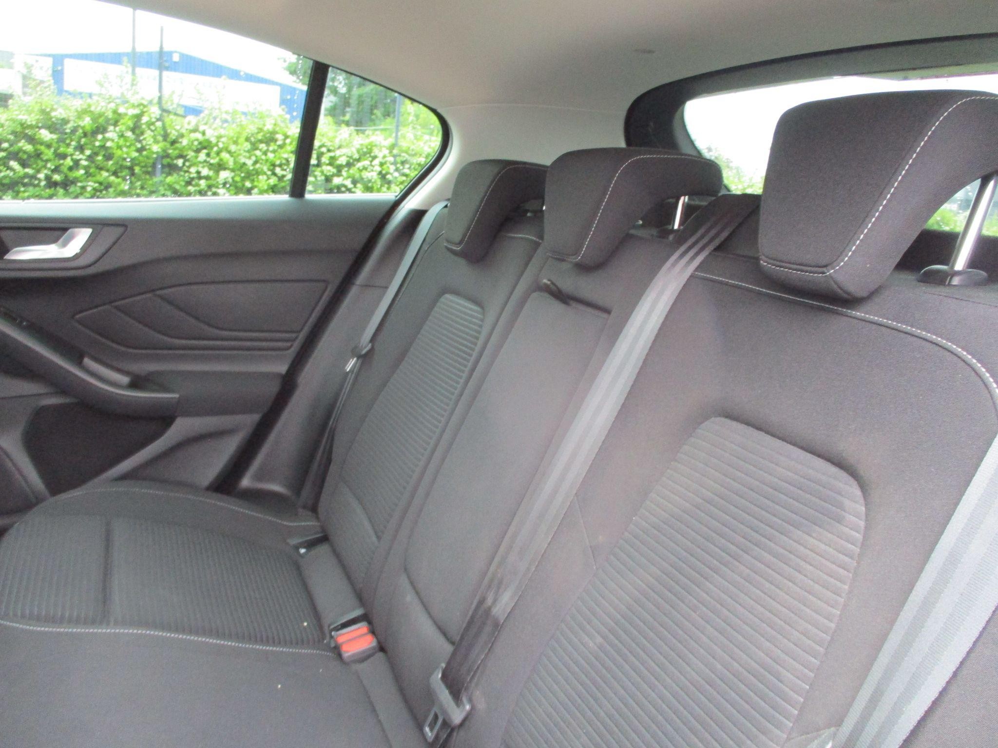 Ford Focus Image 18