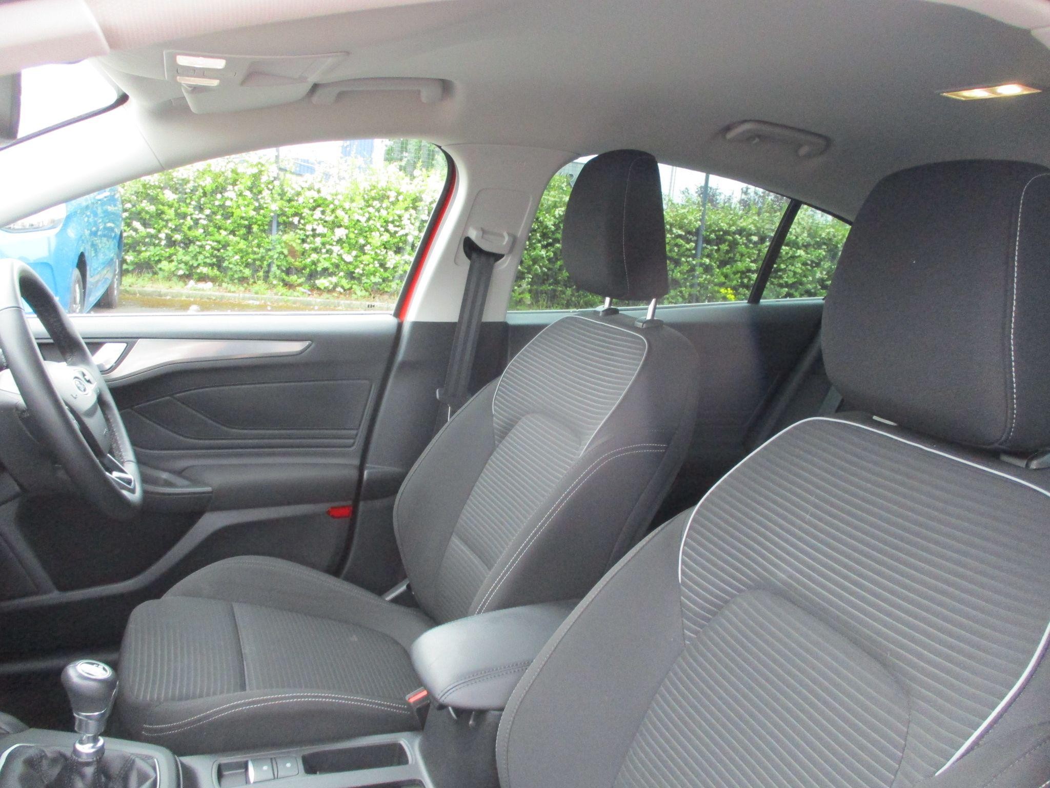 Ford Focus Image 19