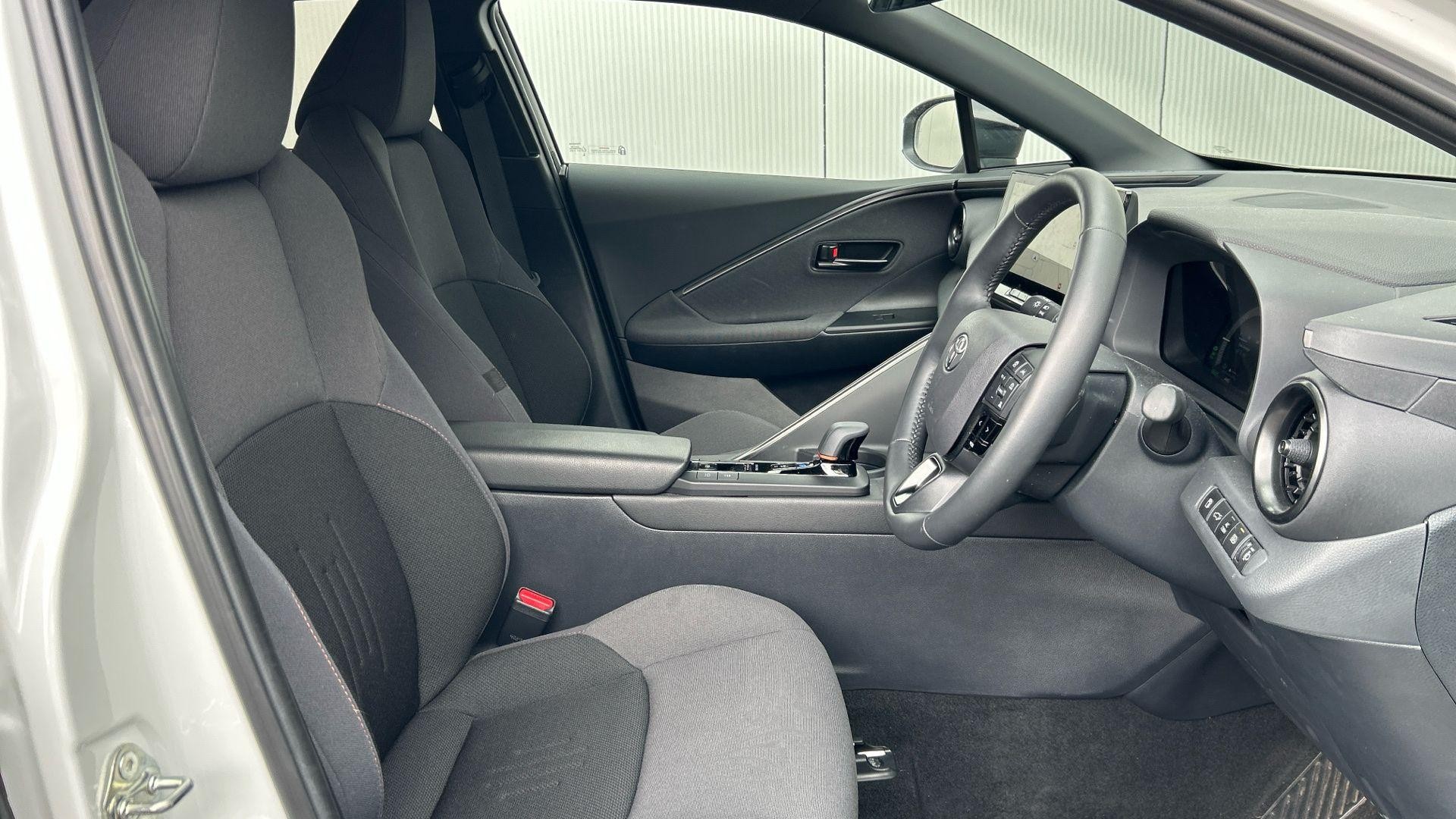 Toyota C-HR Image 17