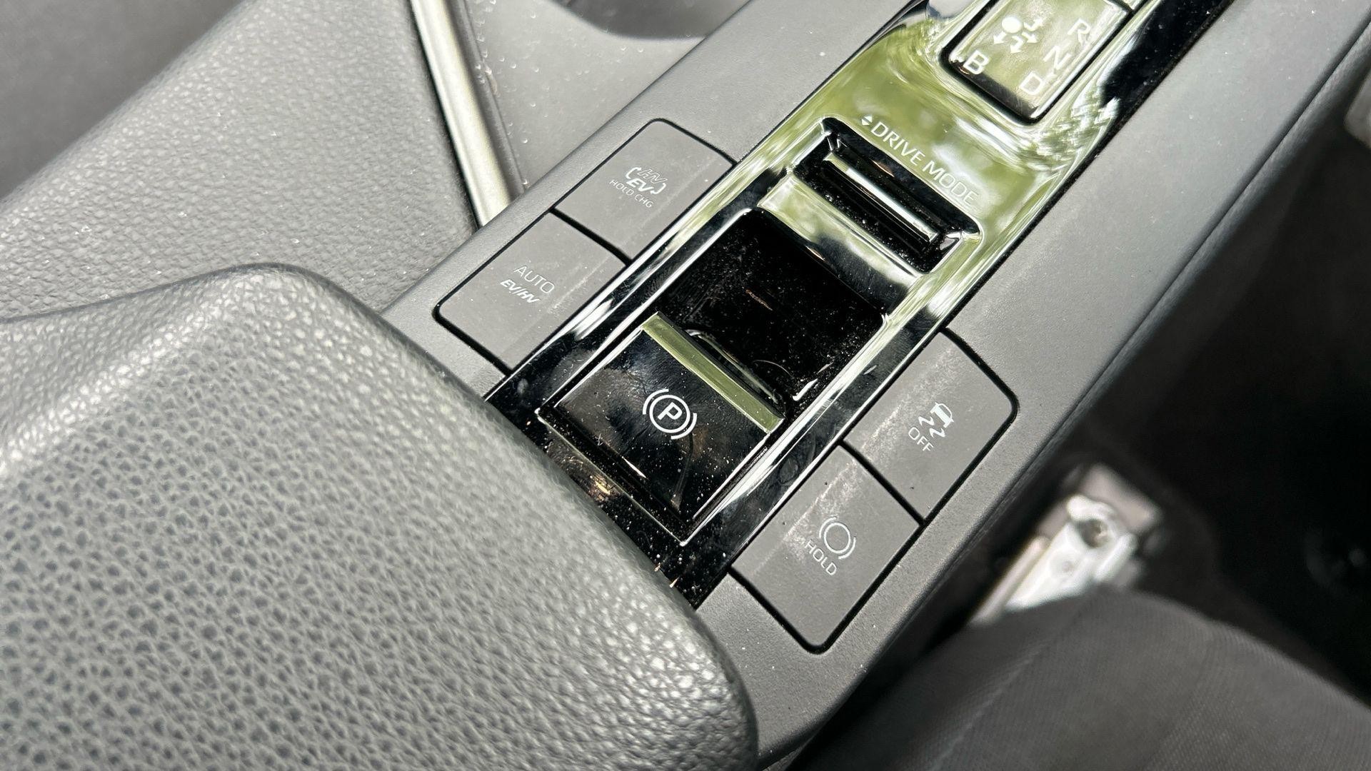 Toyota C-HR Image 36