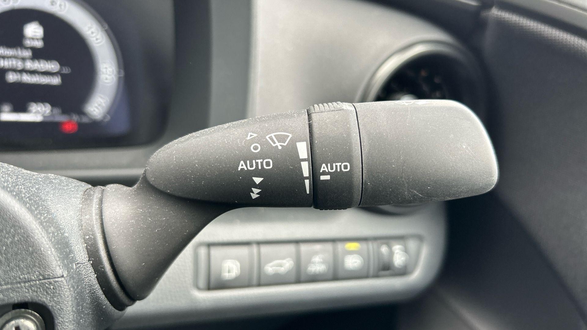 Toyota C-HR Image 39