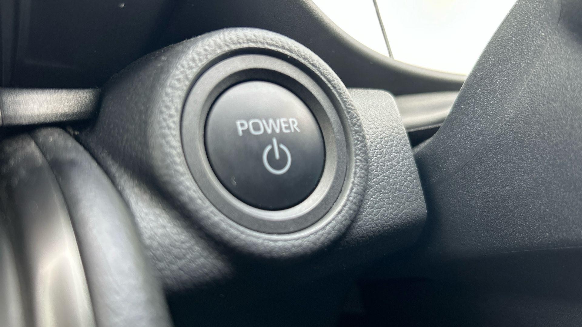 Toyota C-HR Image 40
