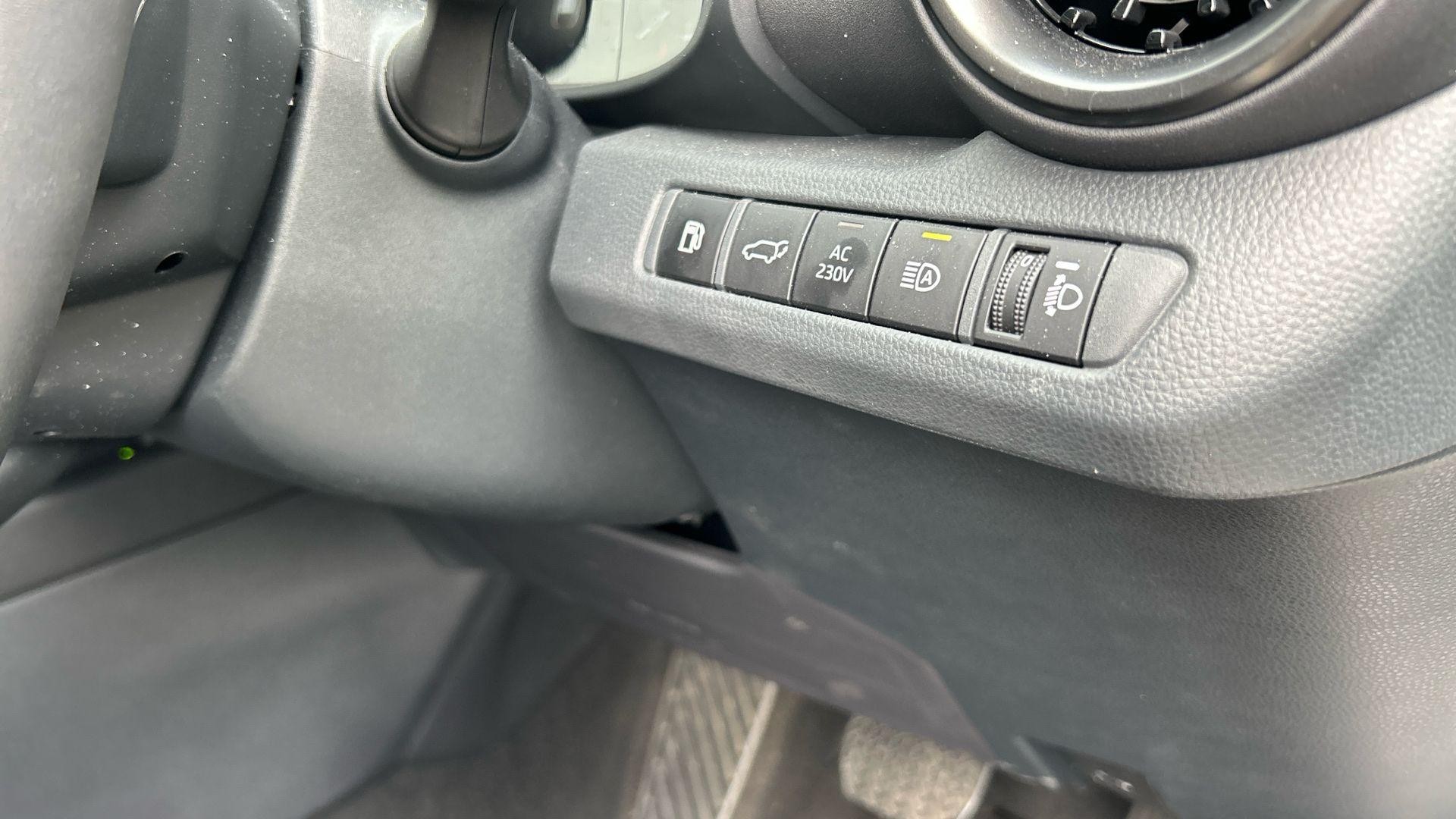 Toyota C-HR Image 42