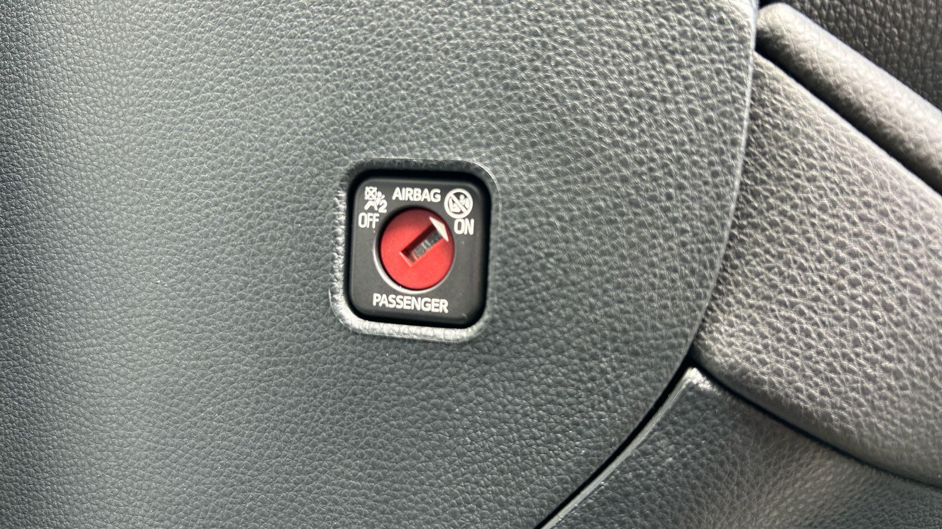 Toyota C-HR Image 45