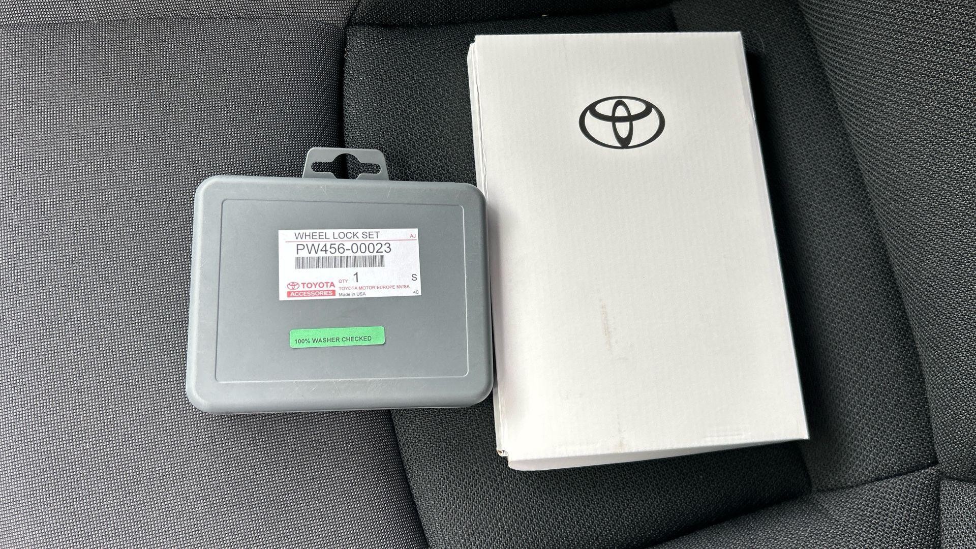 Toyota C-HR Image 47