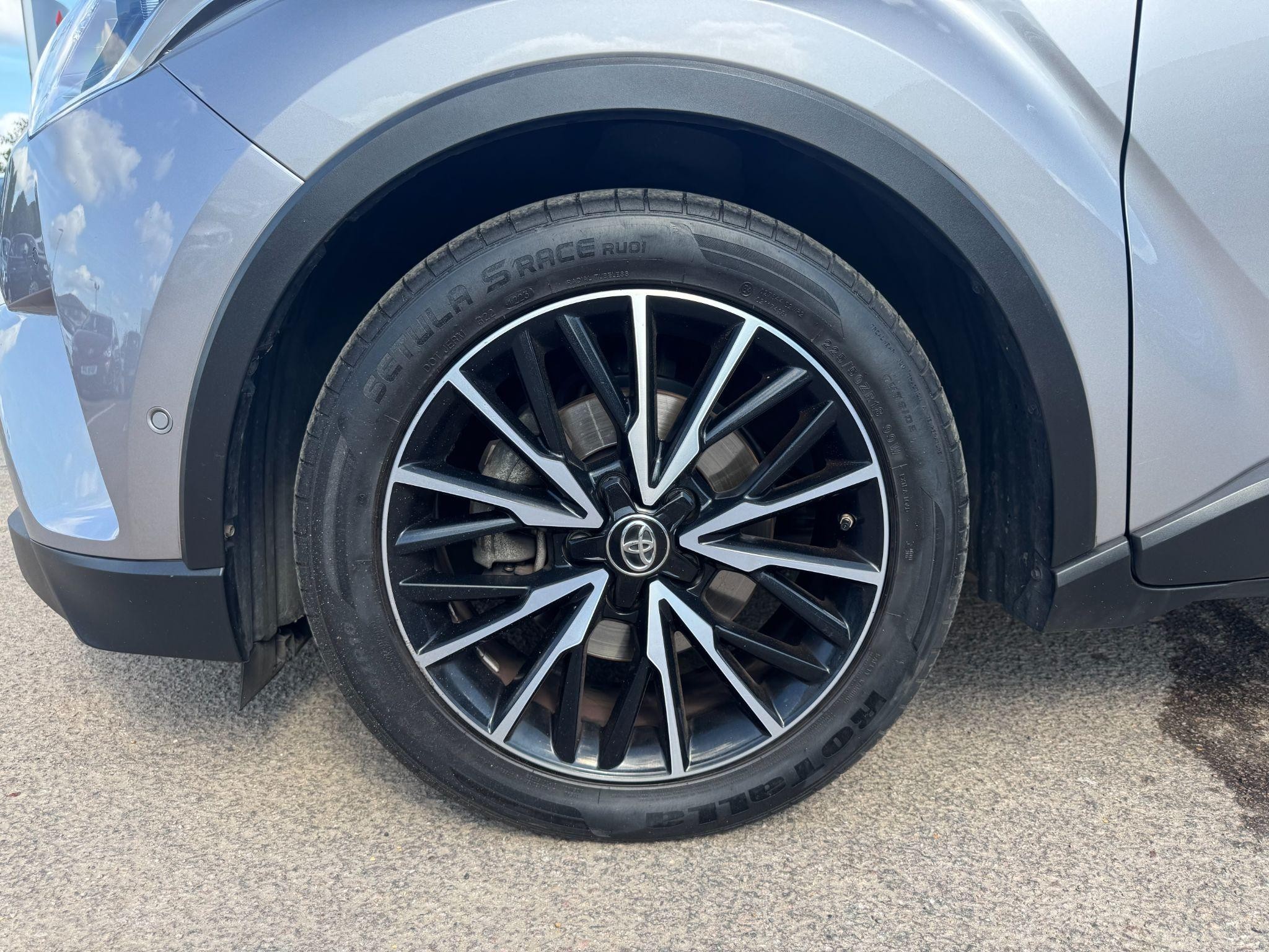 Toyota C-HR Image 9