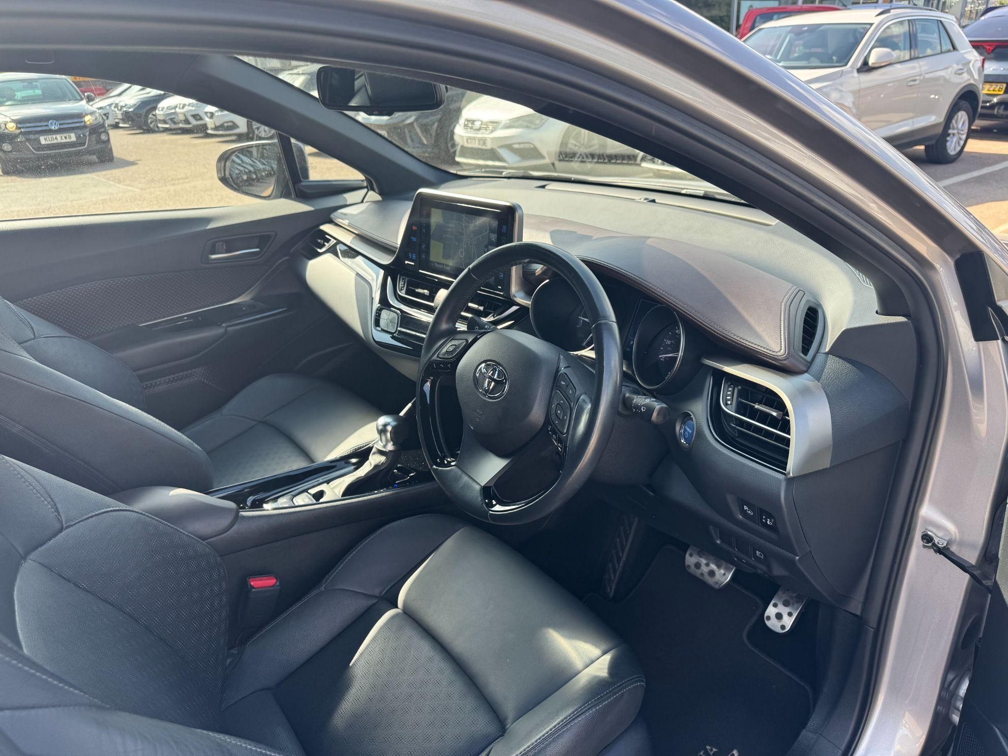 Toyota C-HR Image 11