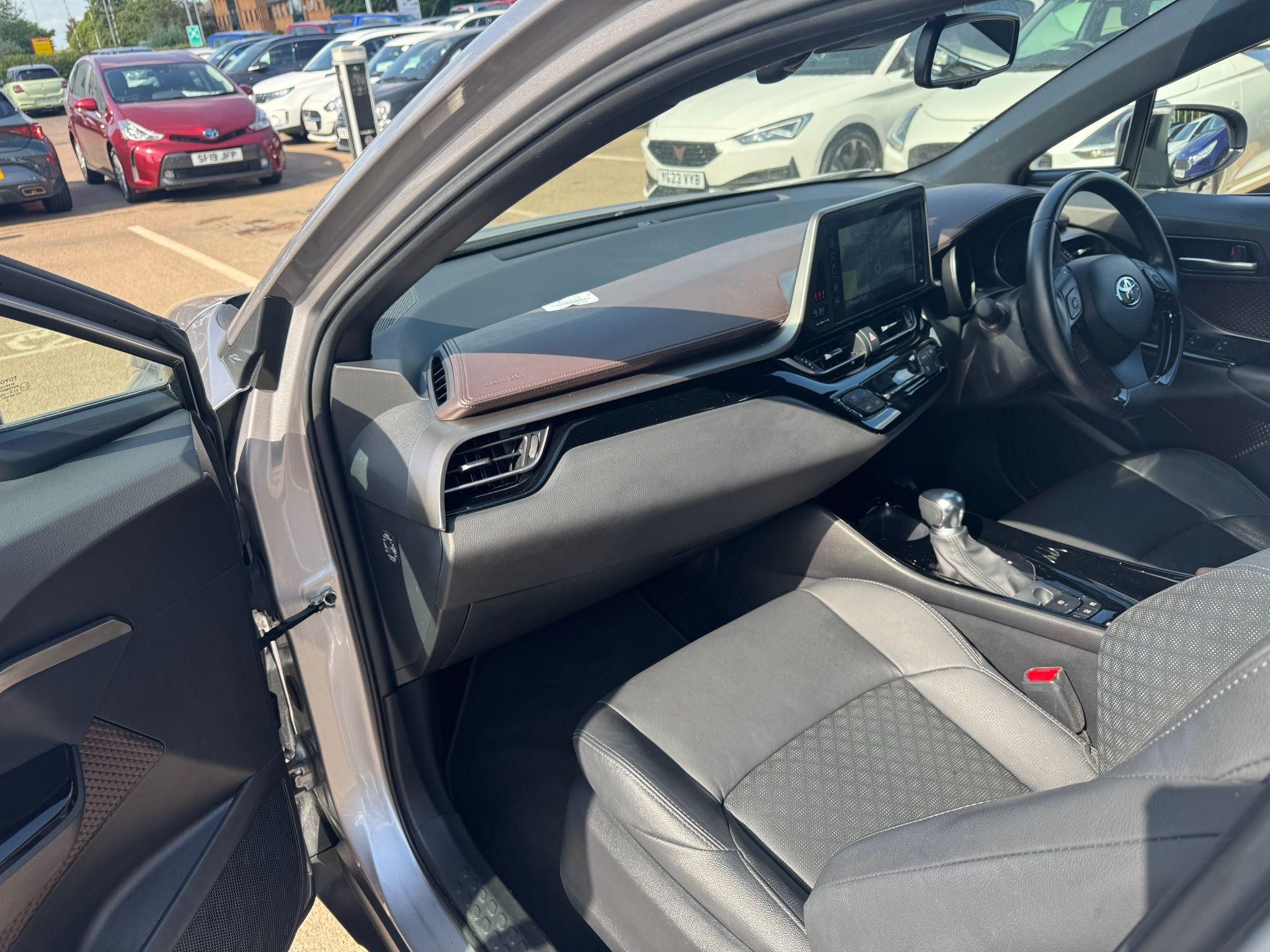 Toyota C-HR Image 13