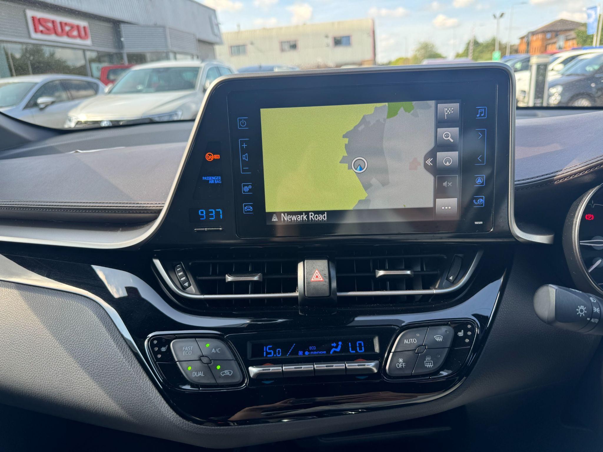 Toyota C-HR Image 14
