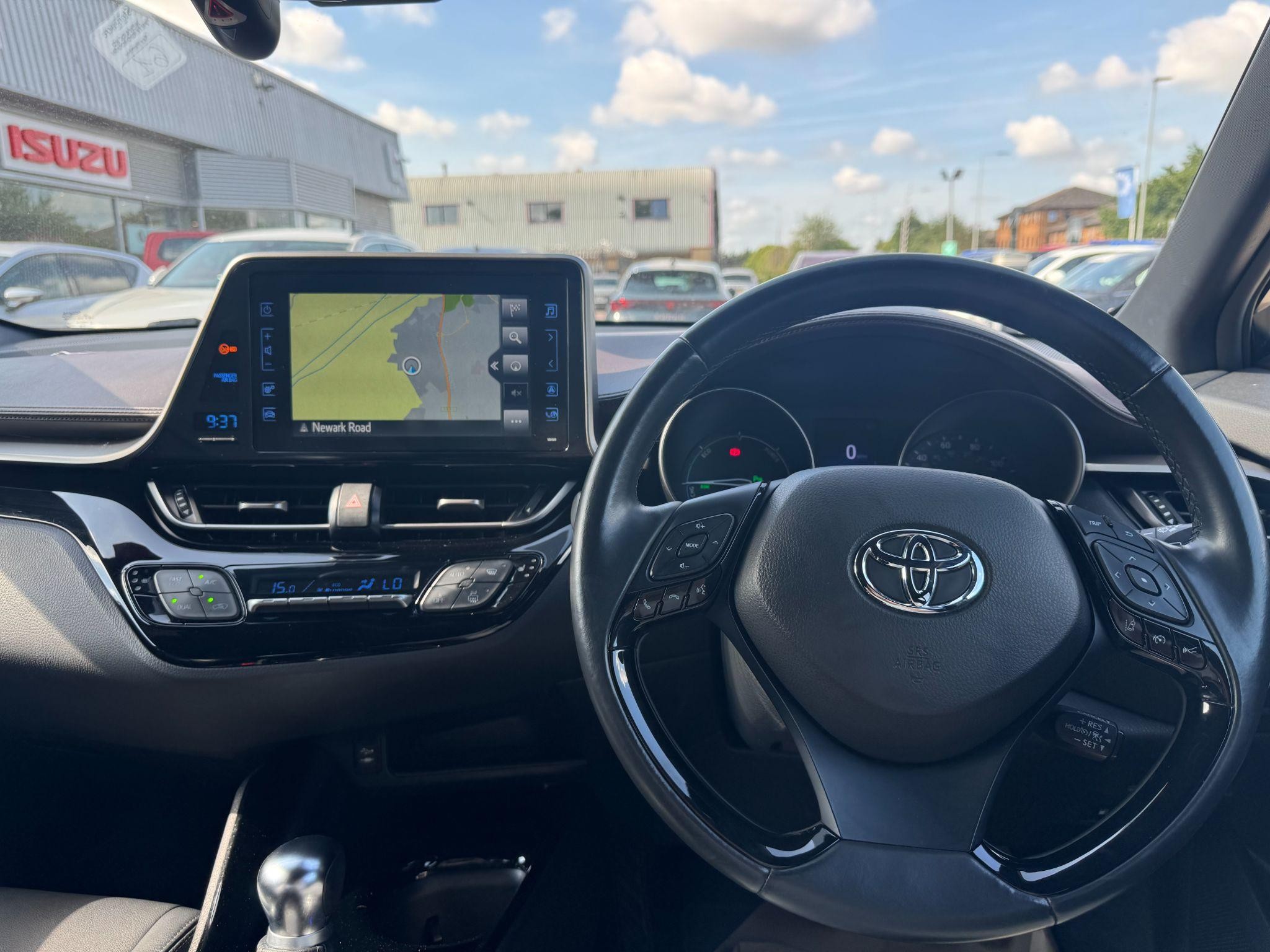 Toyota C-HR Image 16