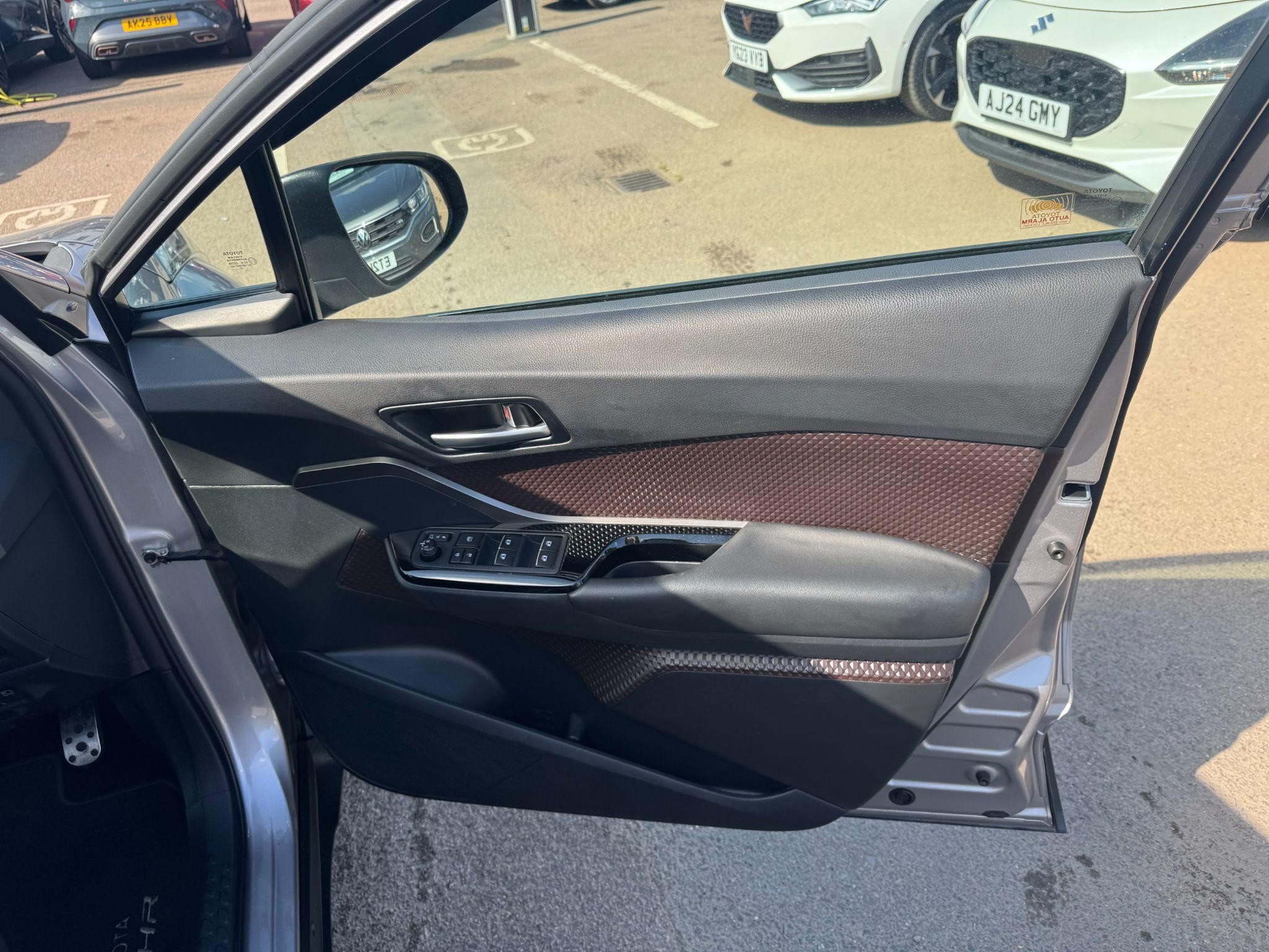 Toyota C-HR Image 17