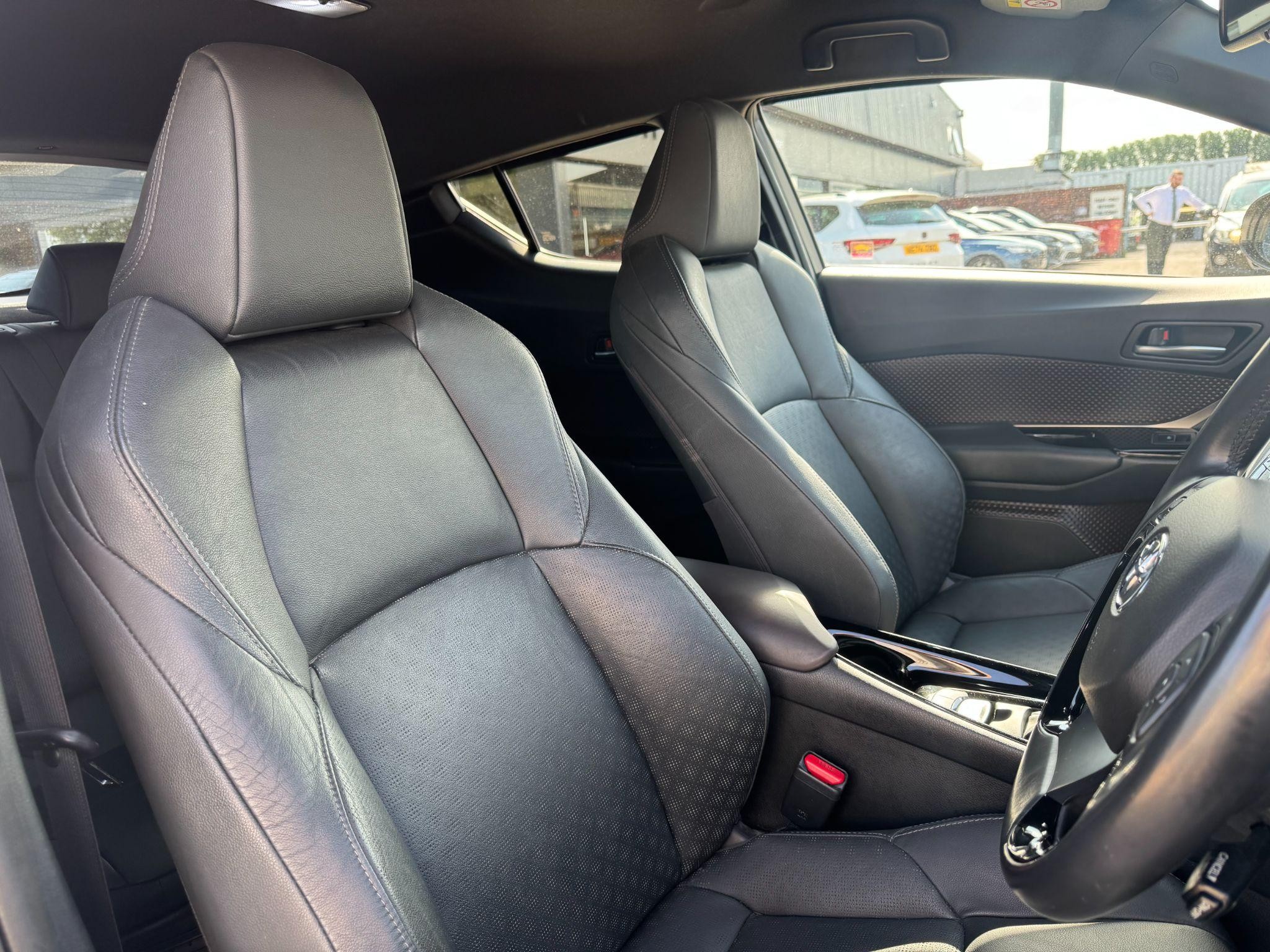 Toyota C-HR Image 18