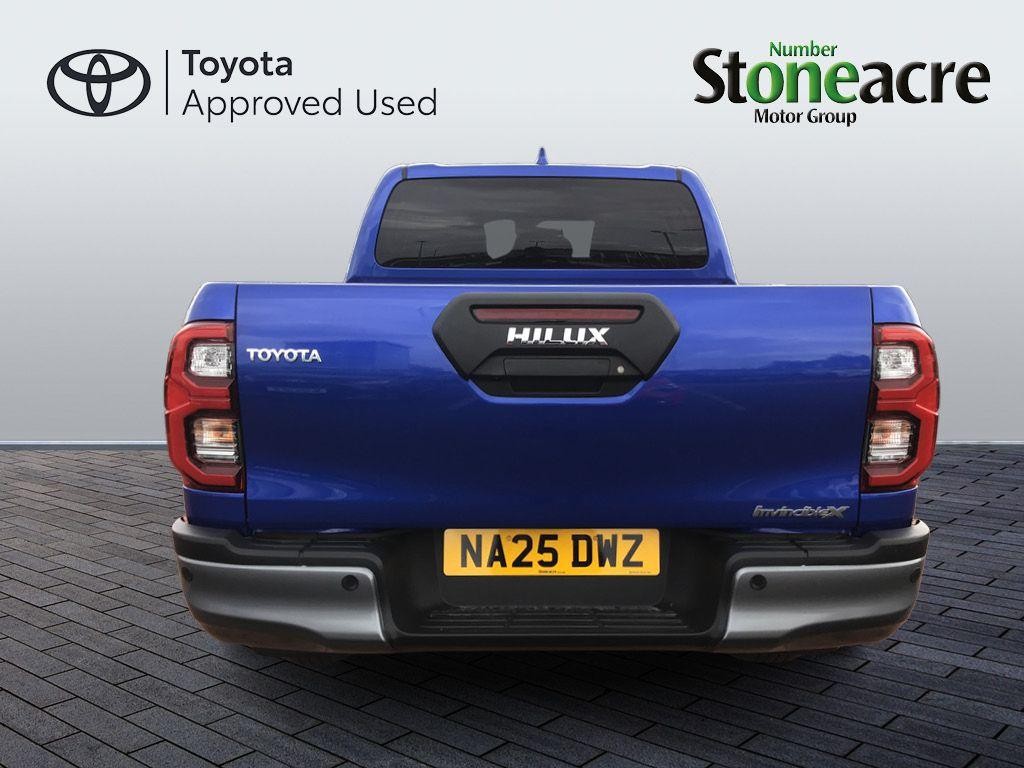 Toyota Hilux Image 6