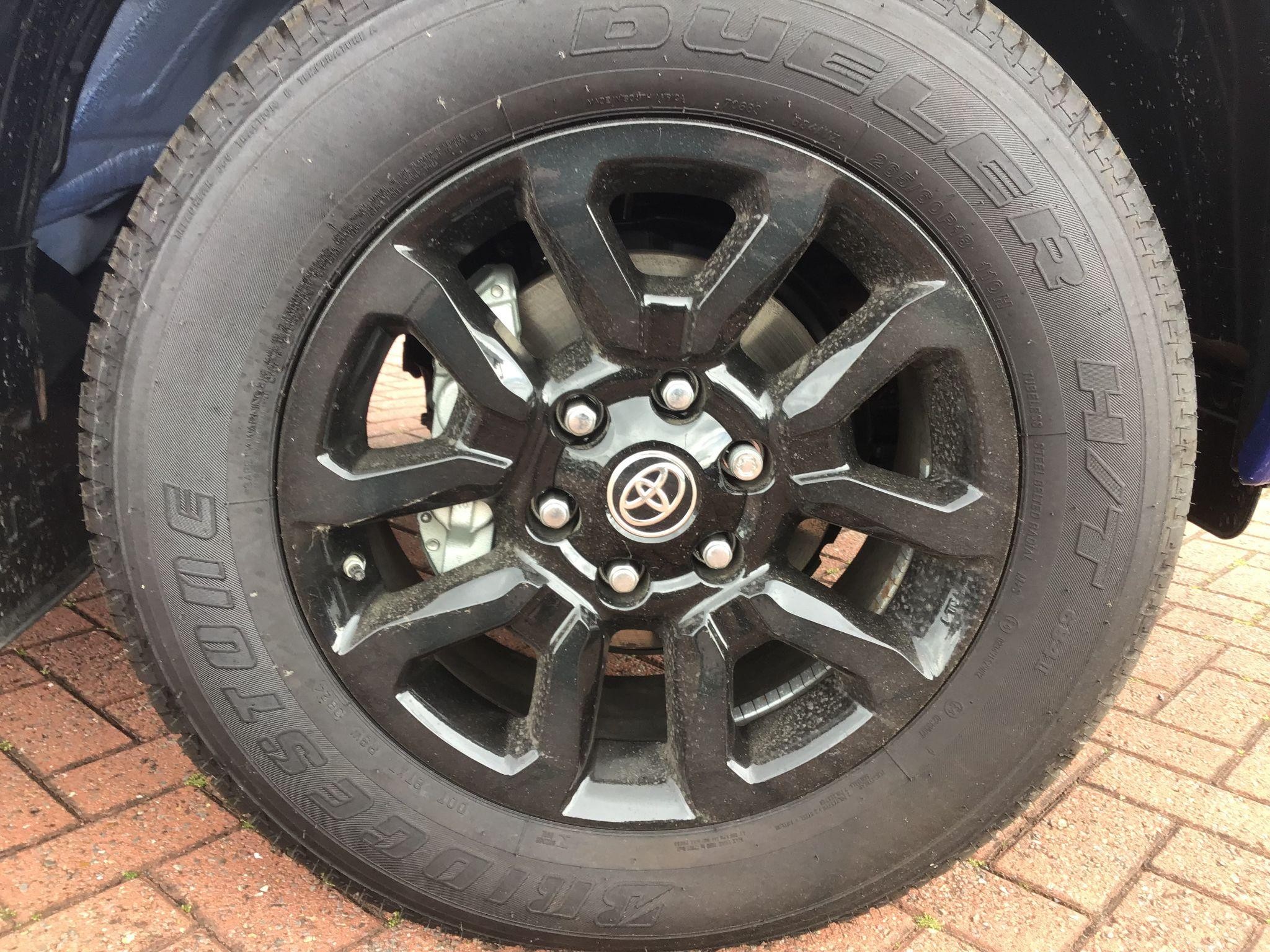Toyota Hilux Image 11