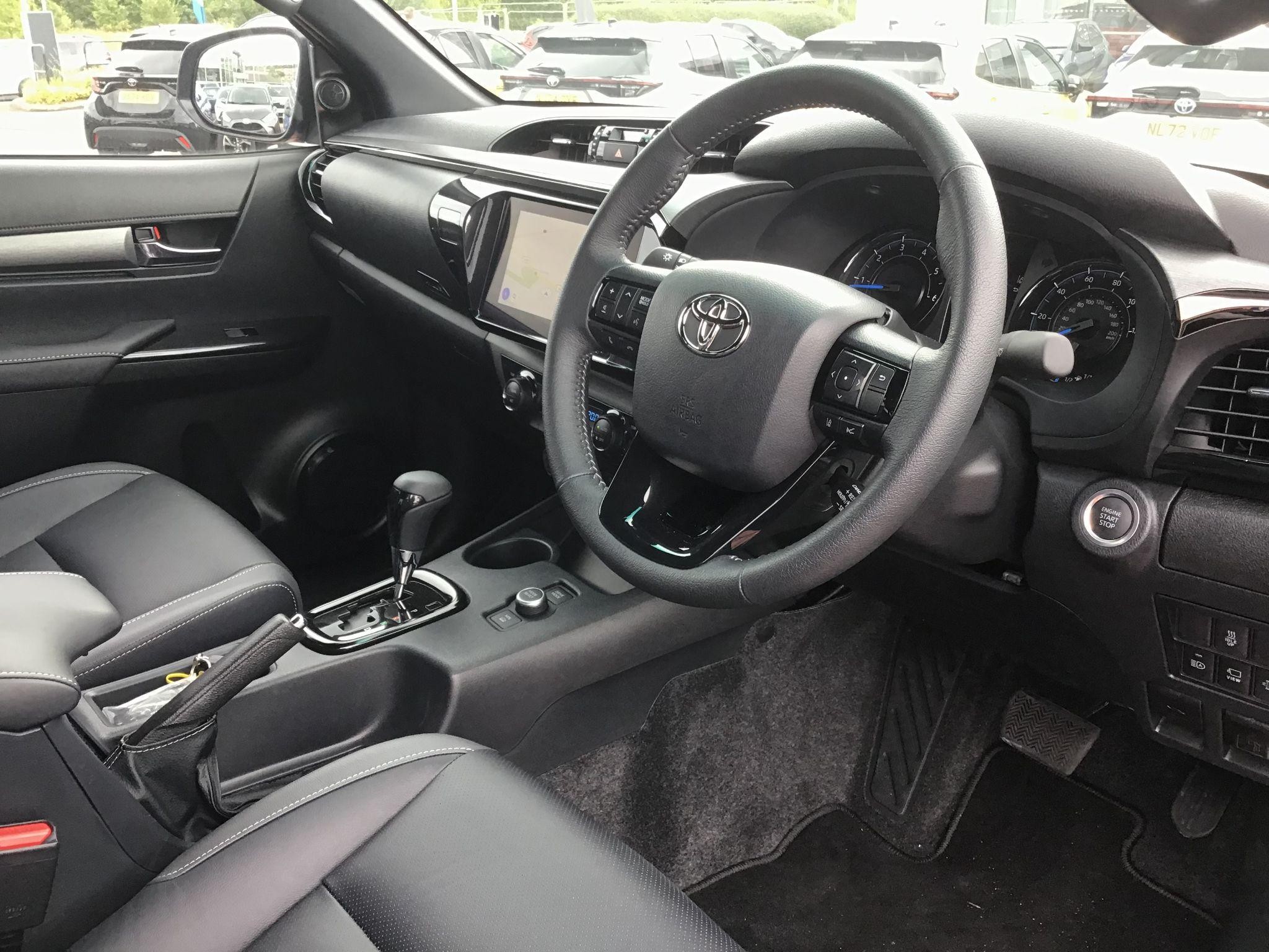 Toyota Hilux Image 15