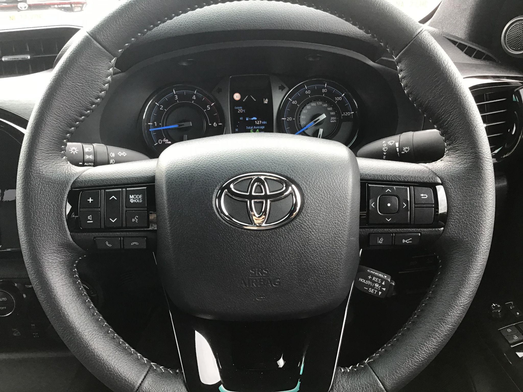 Toyota Hilux Image 18