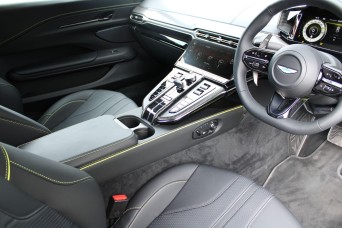 Aston Martin Vantage 4.0 V8 Auto Euro 6 2dr AM25VAT Image 3