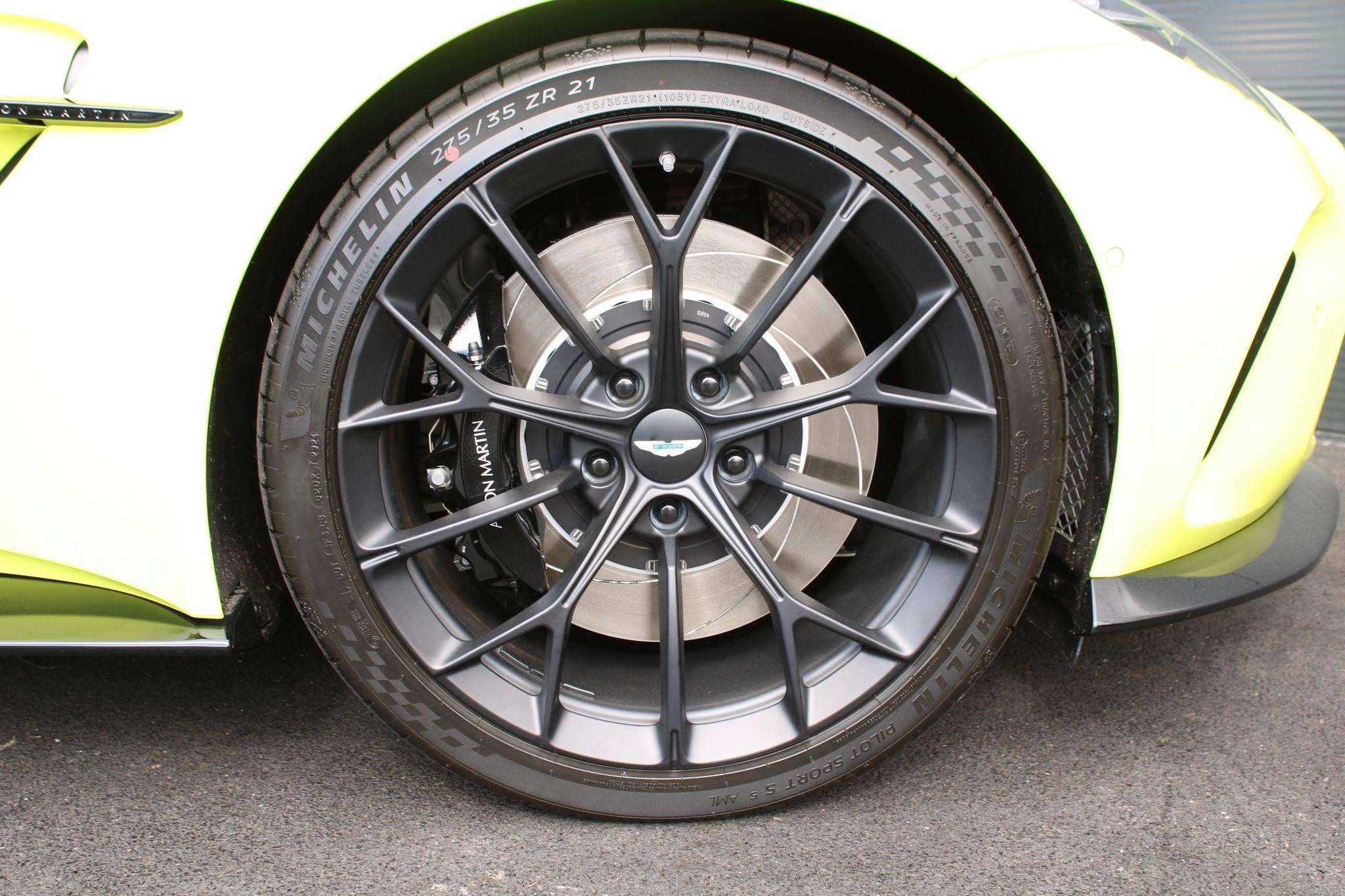 Aston Martin Vantage Image 4