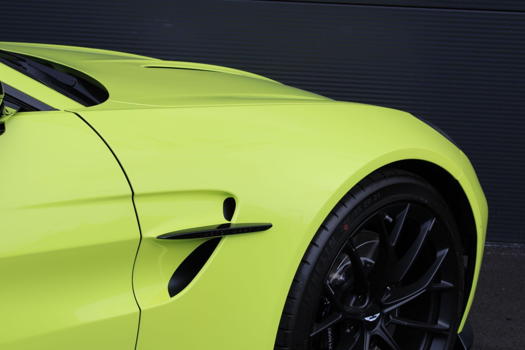 Aston Martin Vantage Image 9