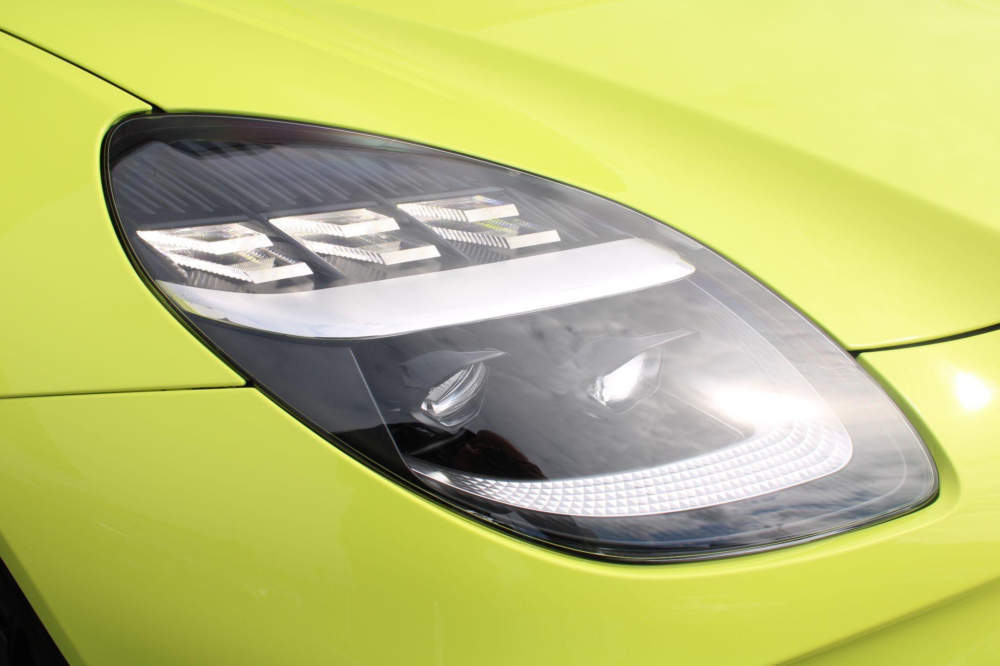 Aston Martin Vantage Image 20