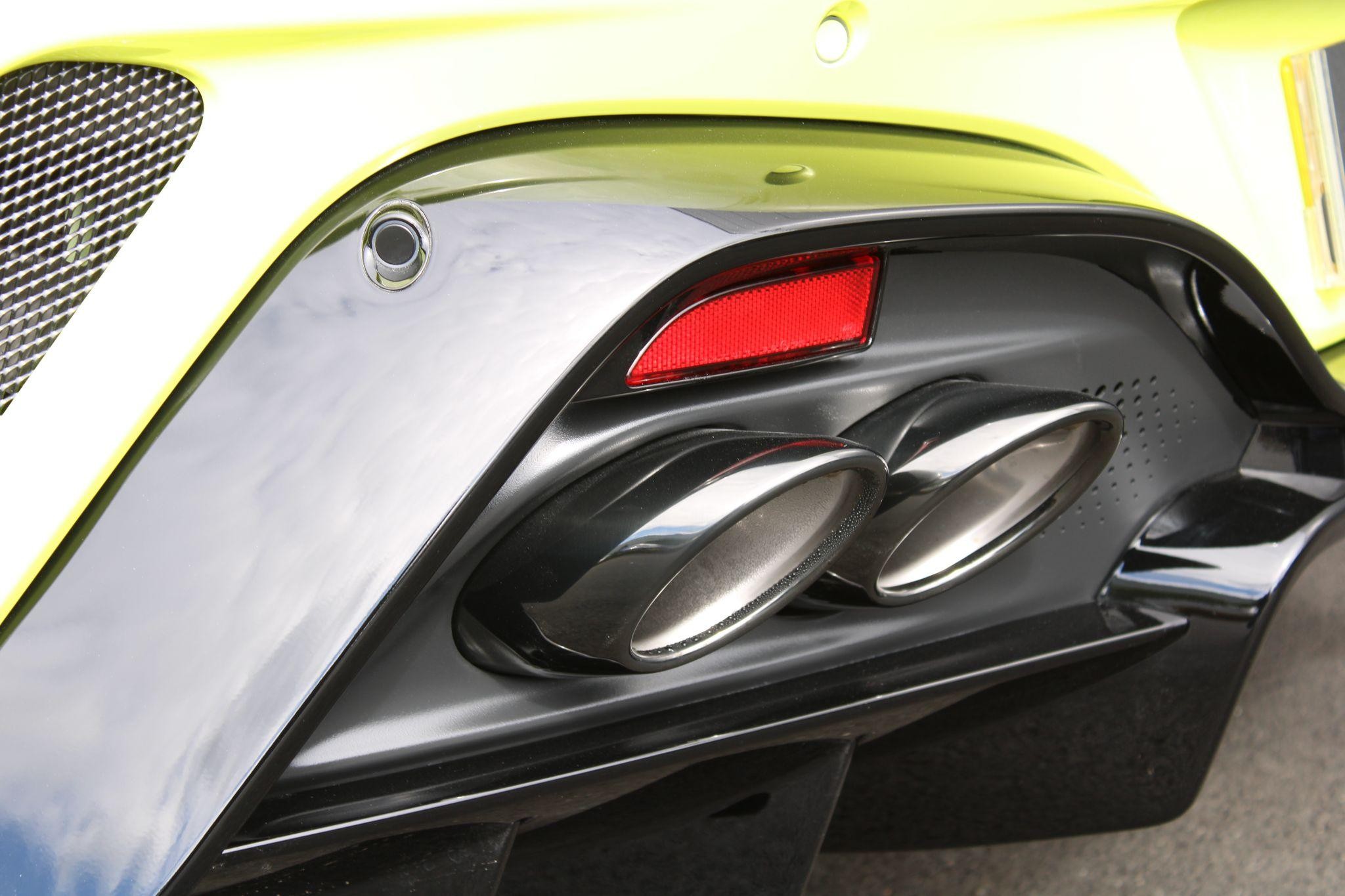 Aston Martin Vantage Image 23