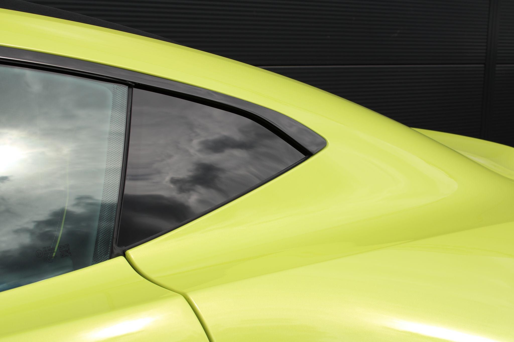 Aston Martin Vantage Image 24