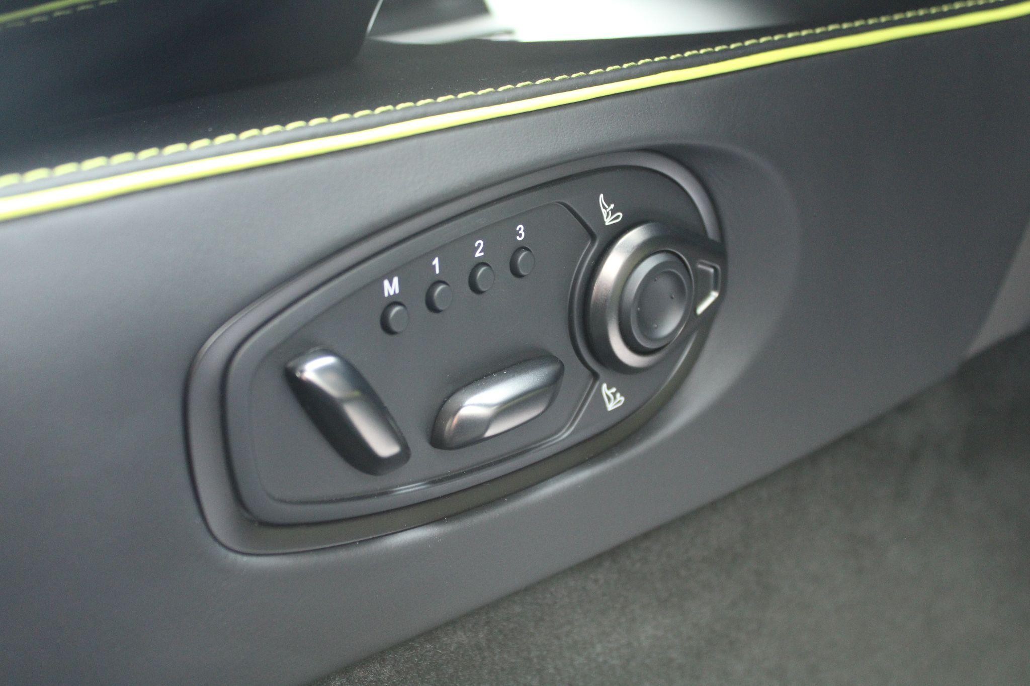 Aston Martin Vantage Image 29