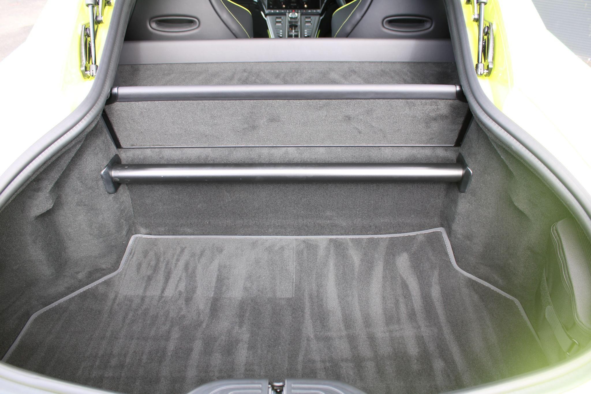 Aston Martin Vantage Image 32
