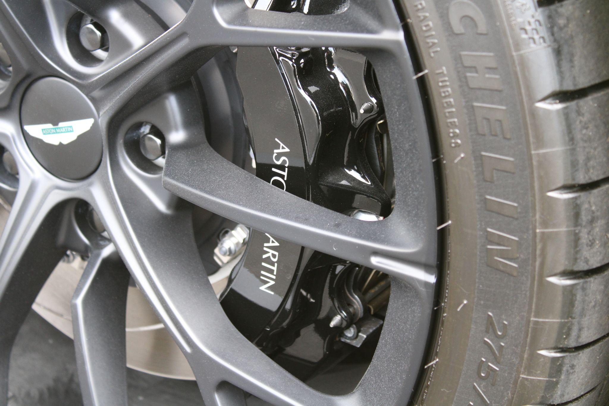 Aston Martin Vantage Image 34