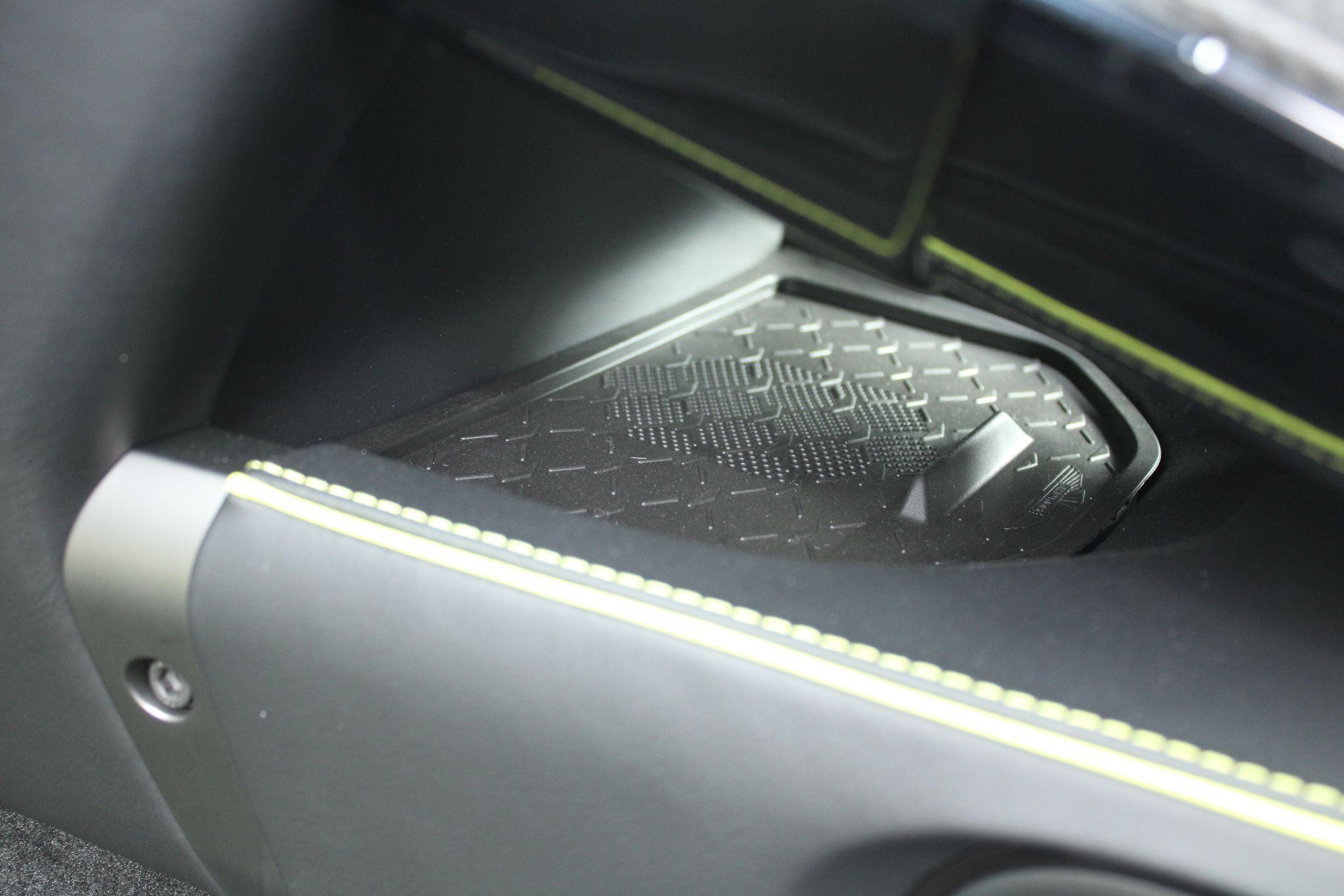 Aston Martin Vantage Image 38