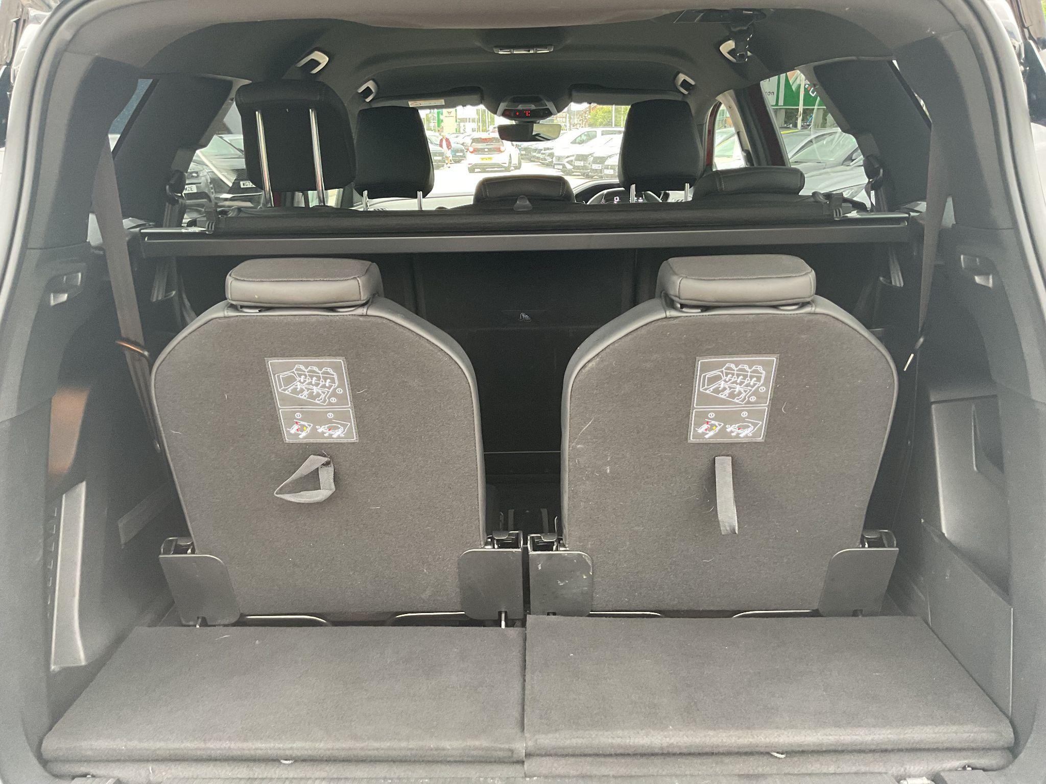Peugeot 5008 Image 12