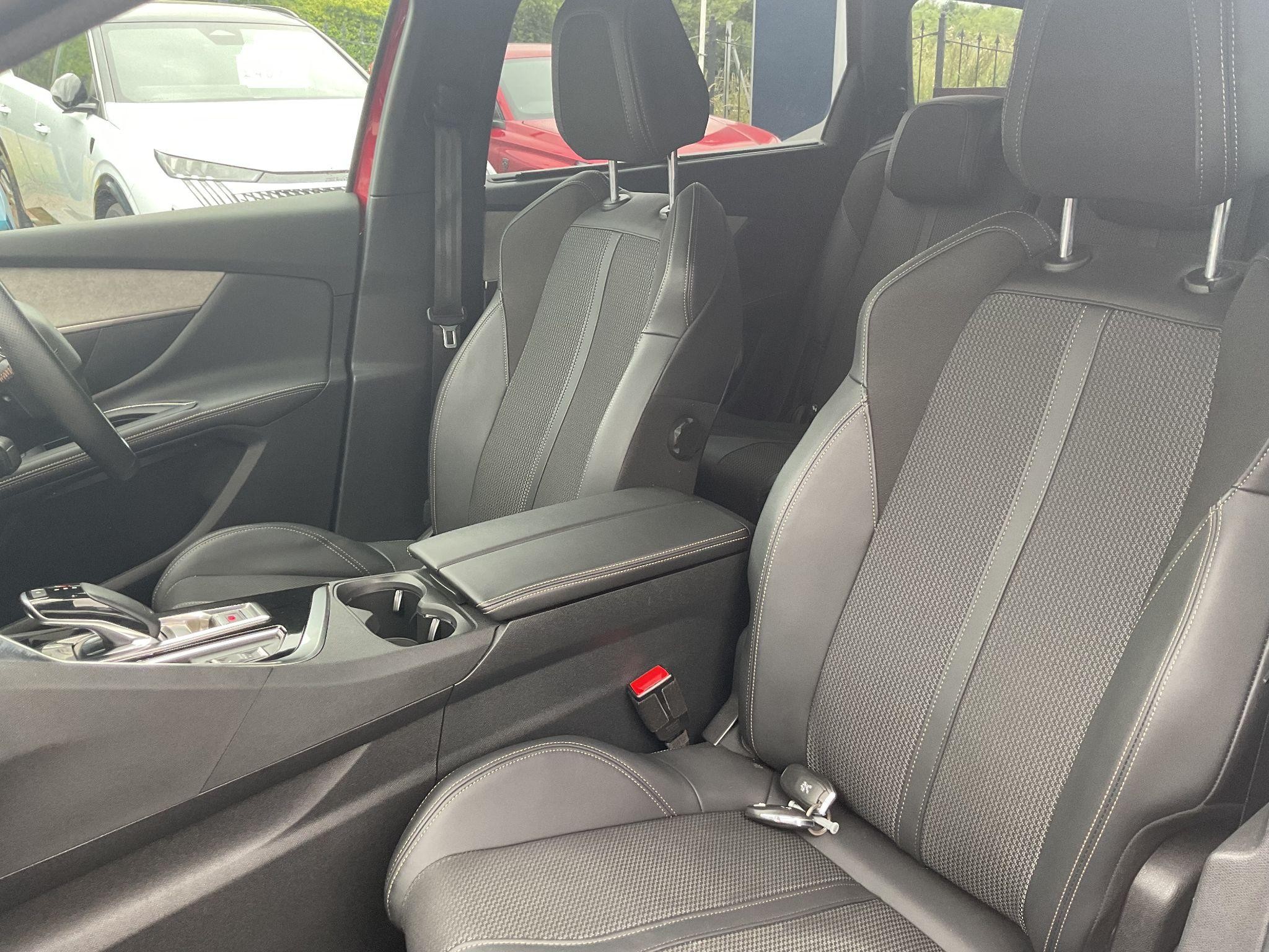 Peugeot 5008 Image 17