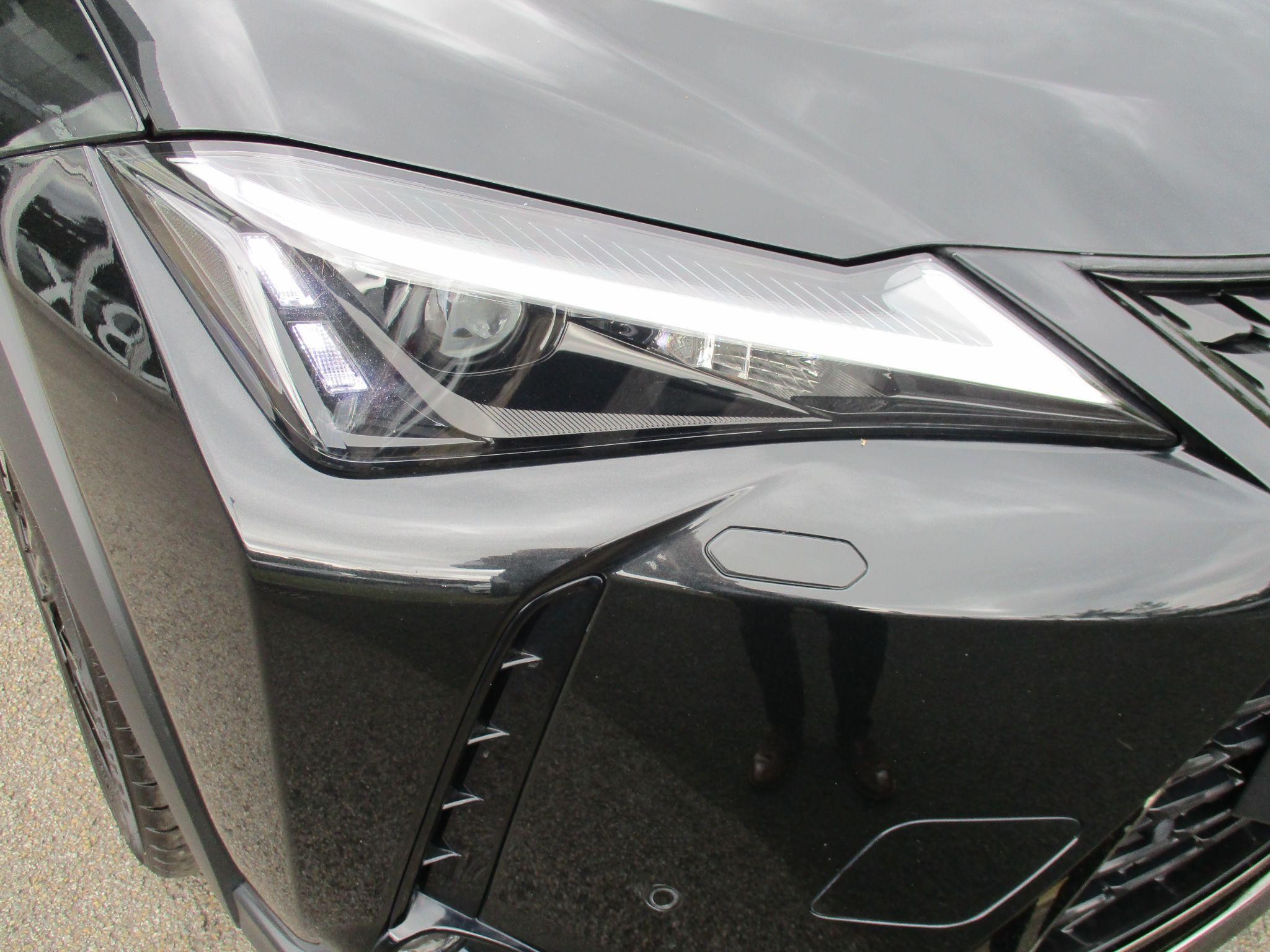 Lexus UX Self-Charging Hybrid Image 11