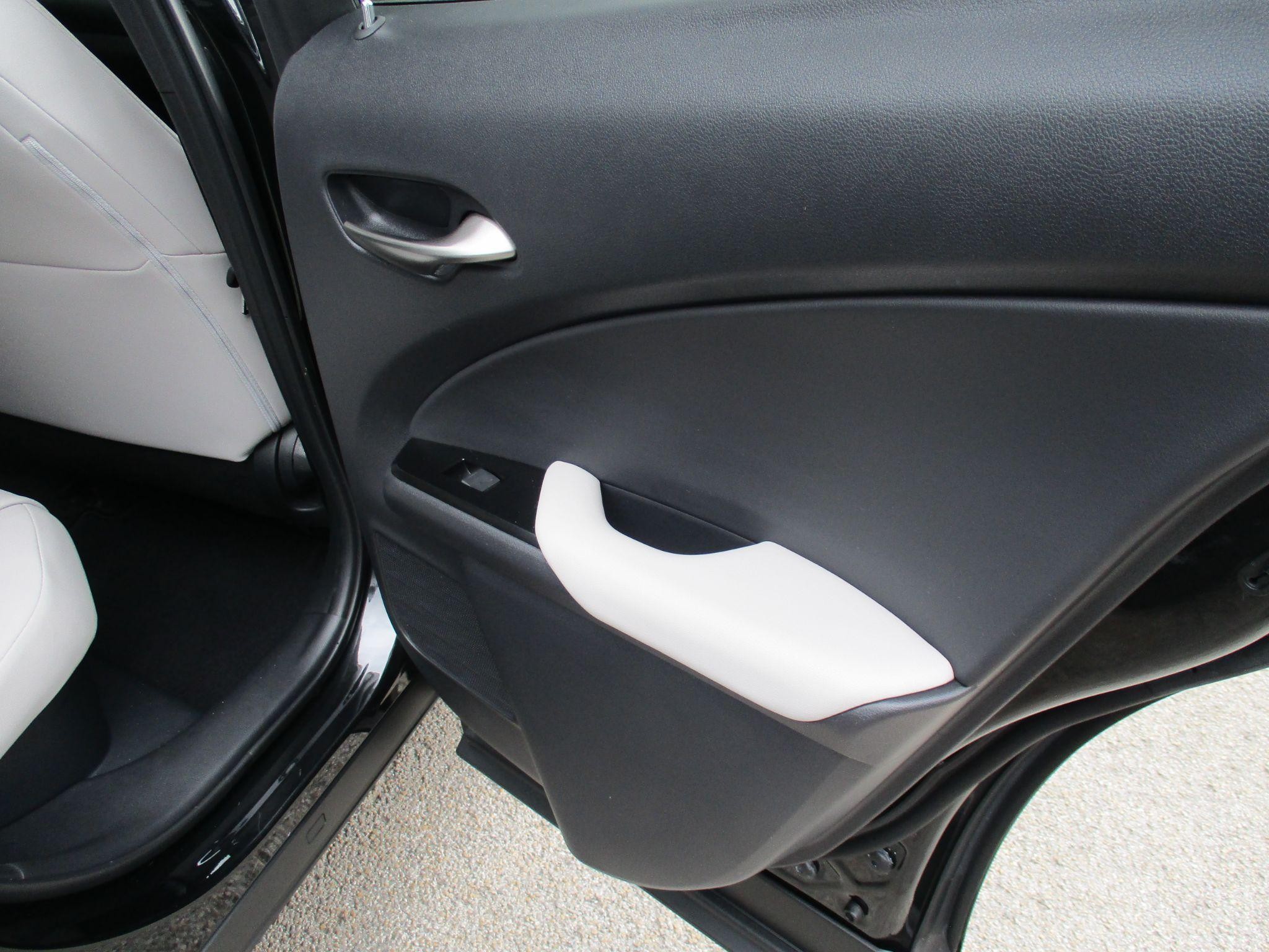 Lexus UX Self-Charging Hybrid Image 18