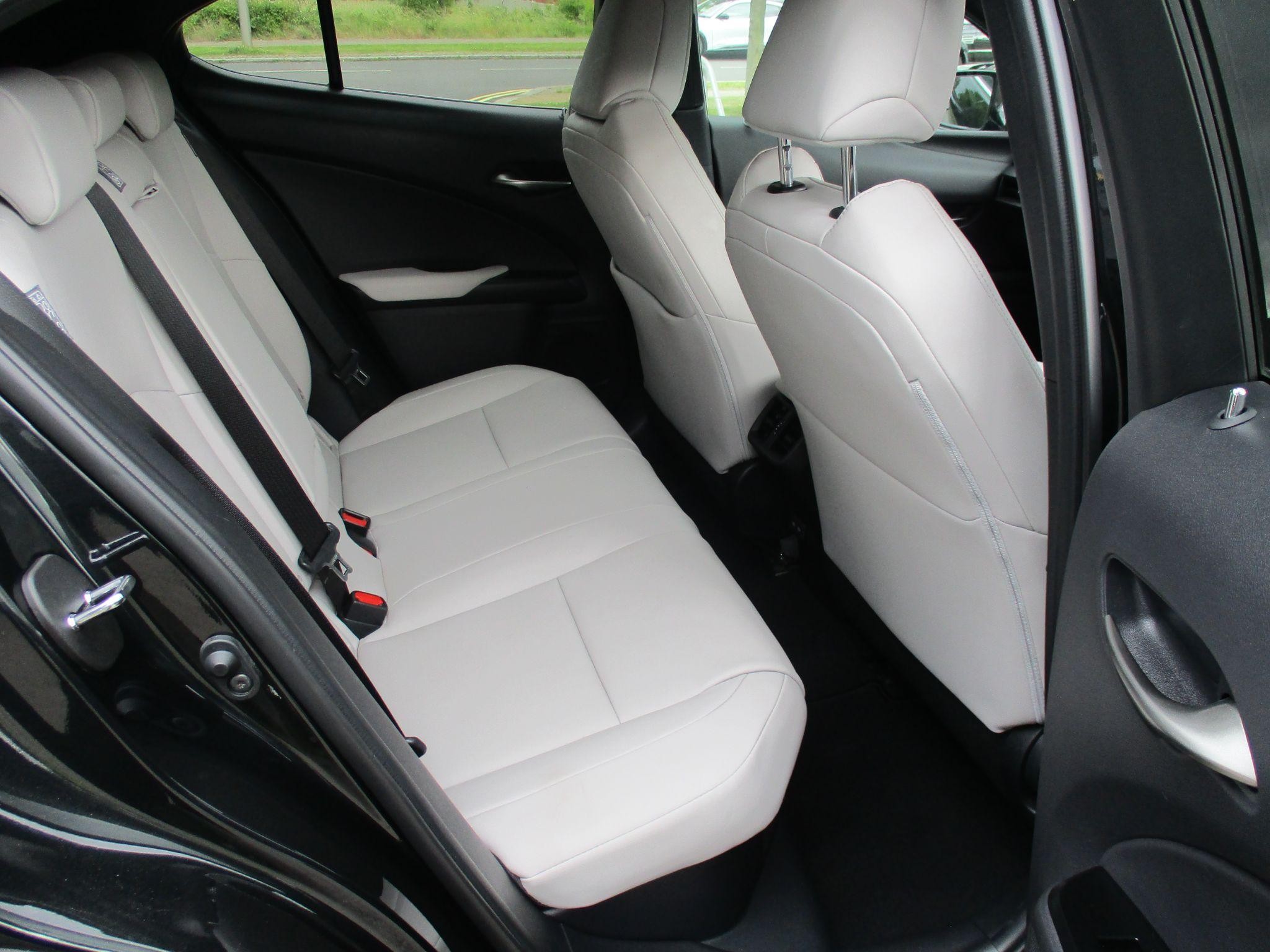Lexus UX Self-Charging Hybrid Image 19