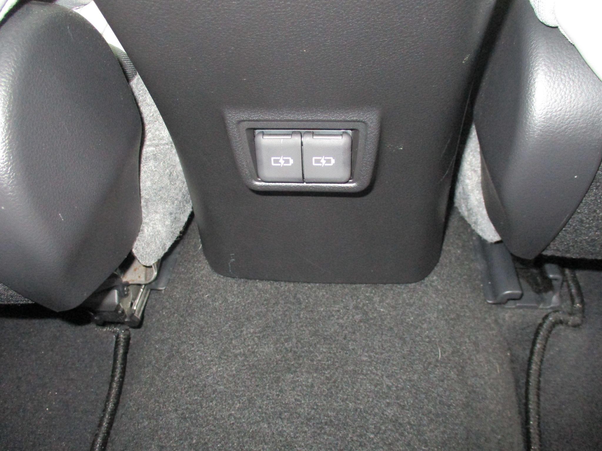 Lexus UX Self-Charging Hybrid Image 21