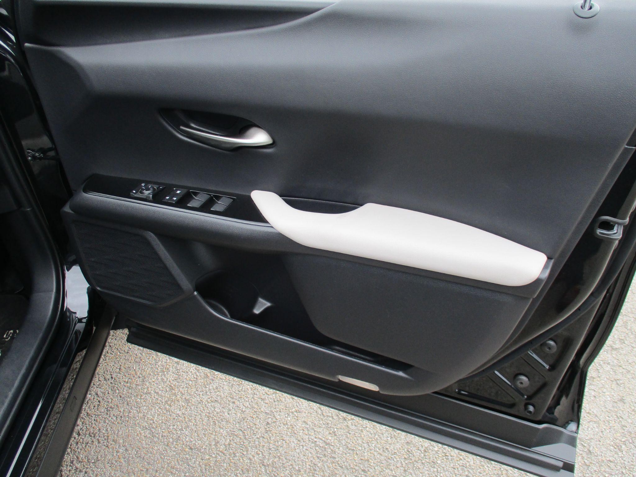 Lexus UX Self-Charging Hybrid Image 22