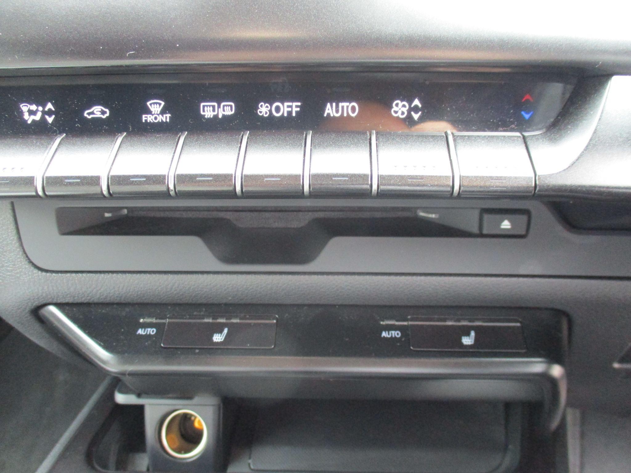 Lexus UX Self-Charging Hybrid Image 30