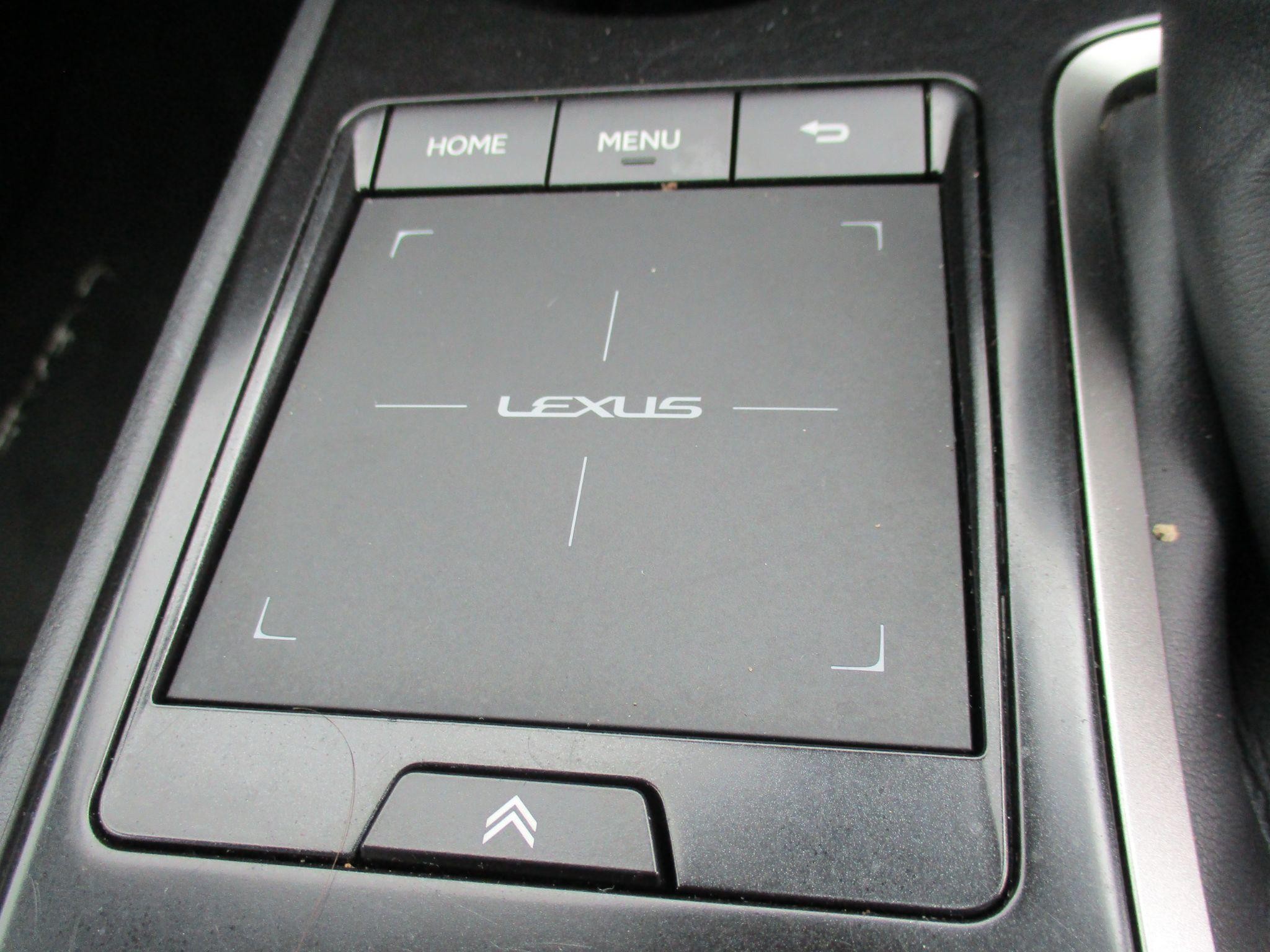 Lexus UX Self-Charging Hybrid Image 31