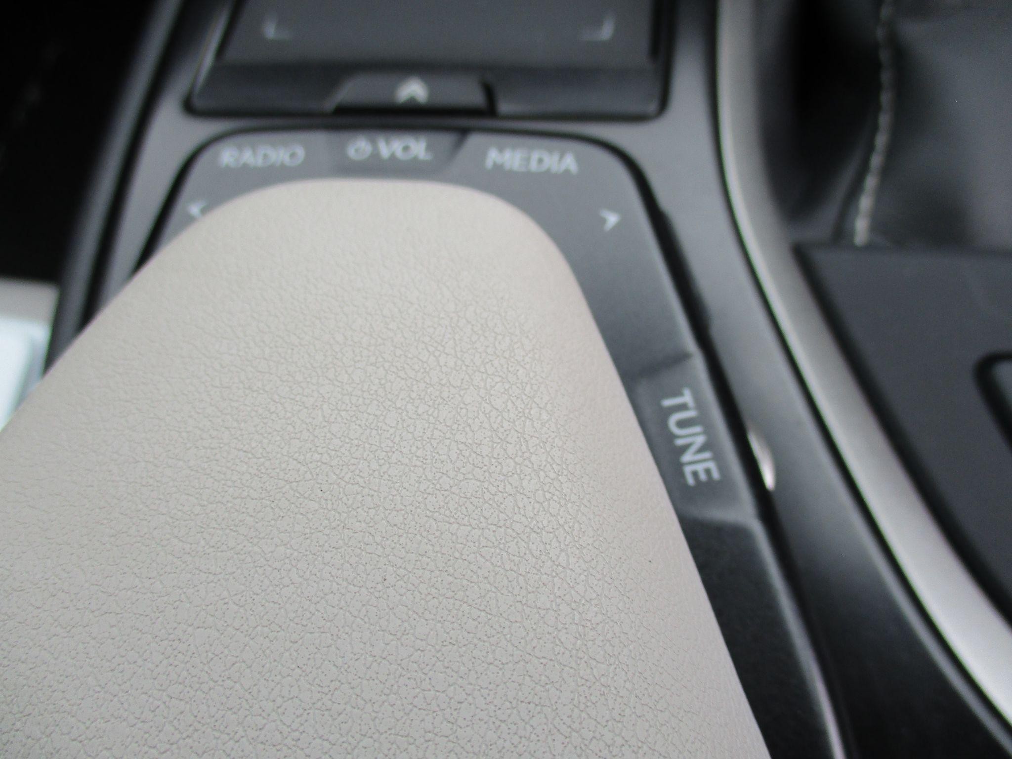 Lexus UX Self-Charging Hybrid Image 32
