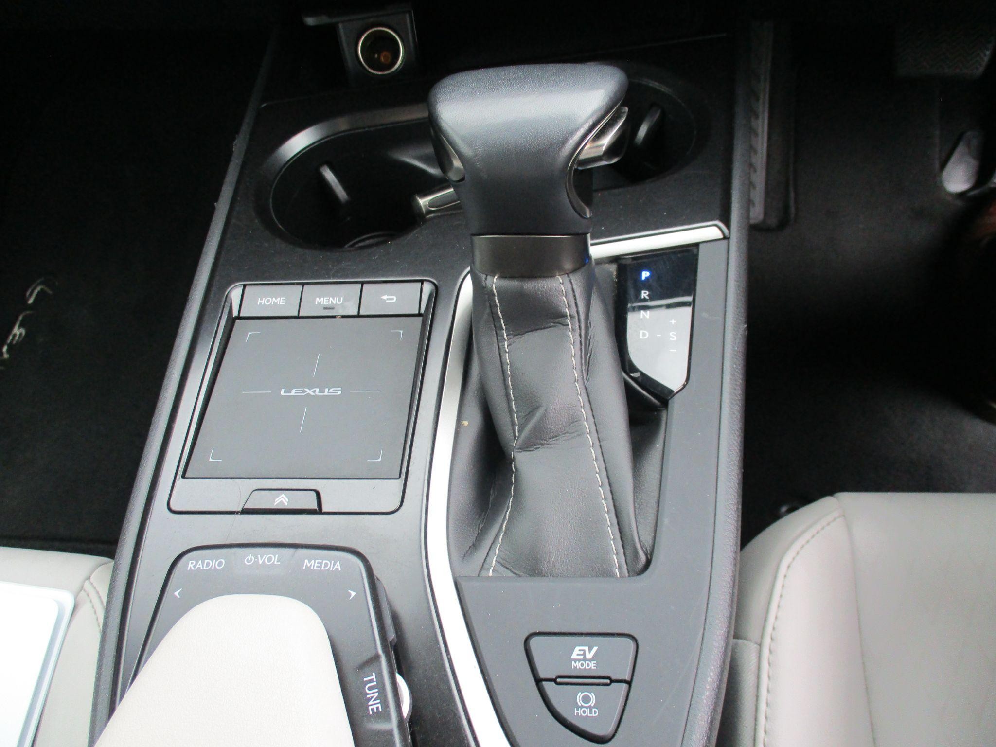 Lexus UX Self-Charging Hybrid Image 33