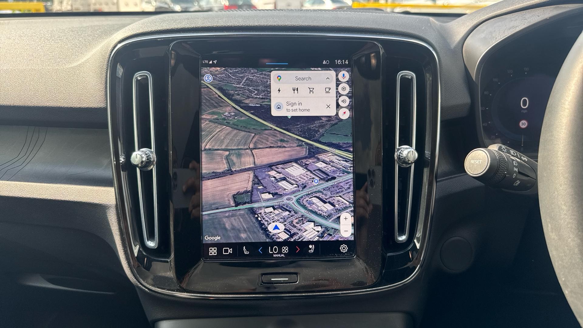 Volvo C40 Image 17