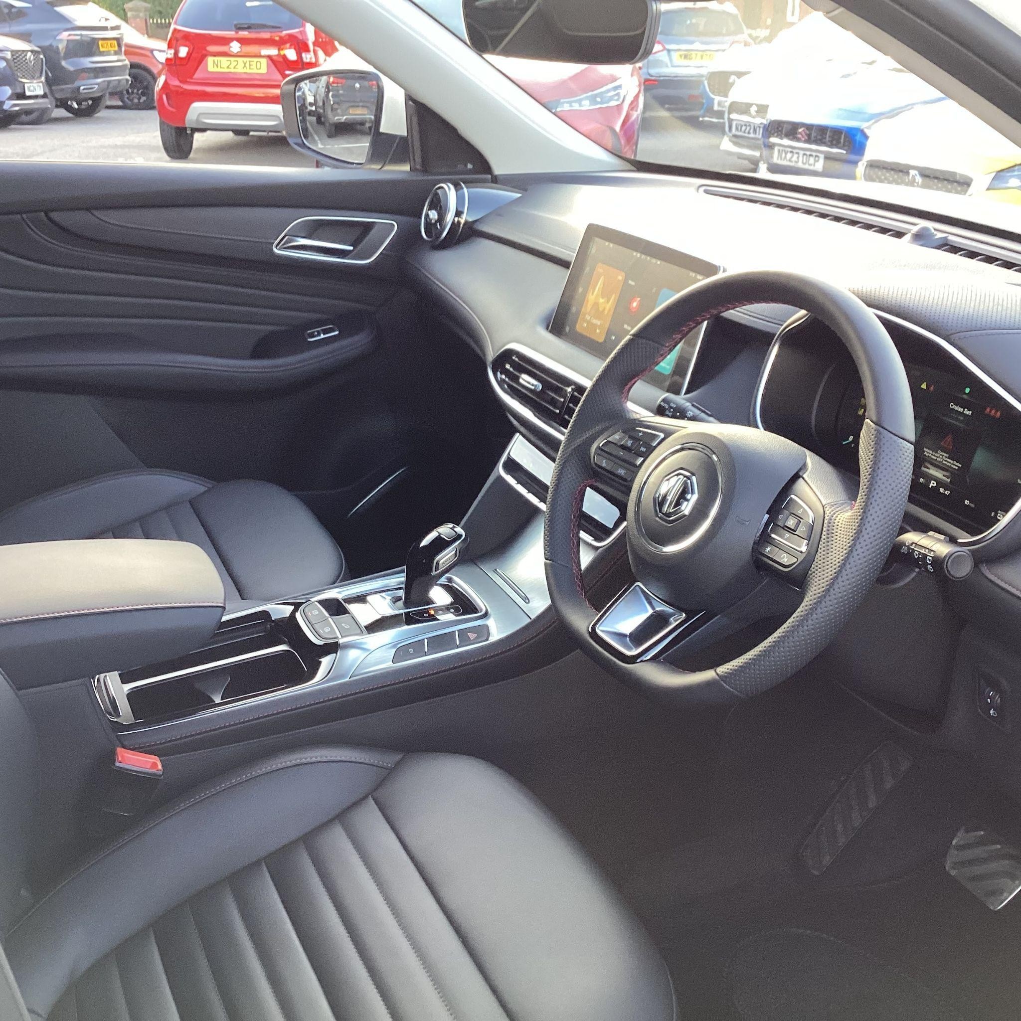 MG HS Plug-In Hybrid Image 25
